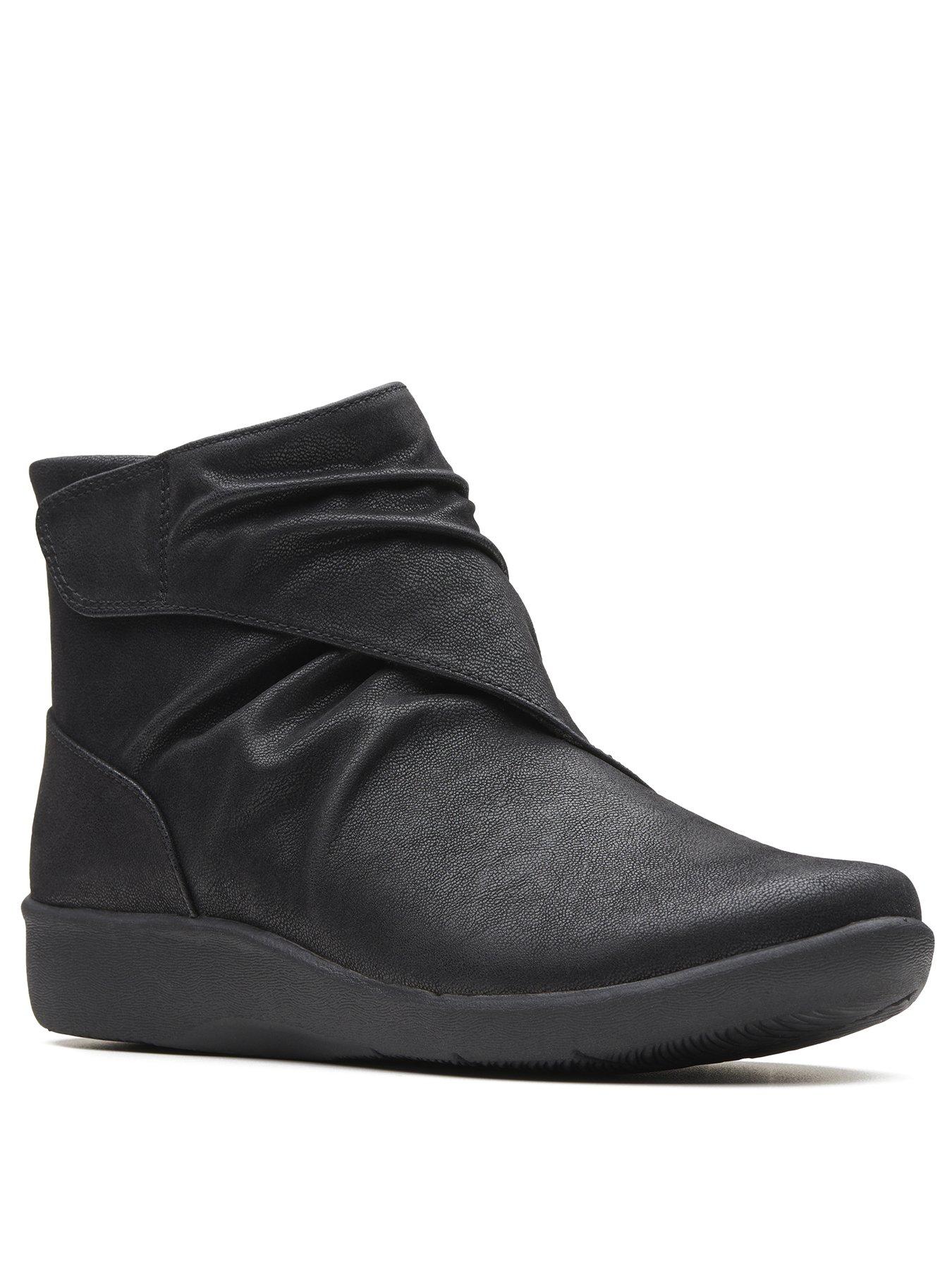 clarks cloudsteppers booties