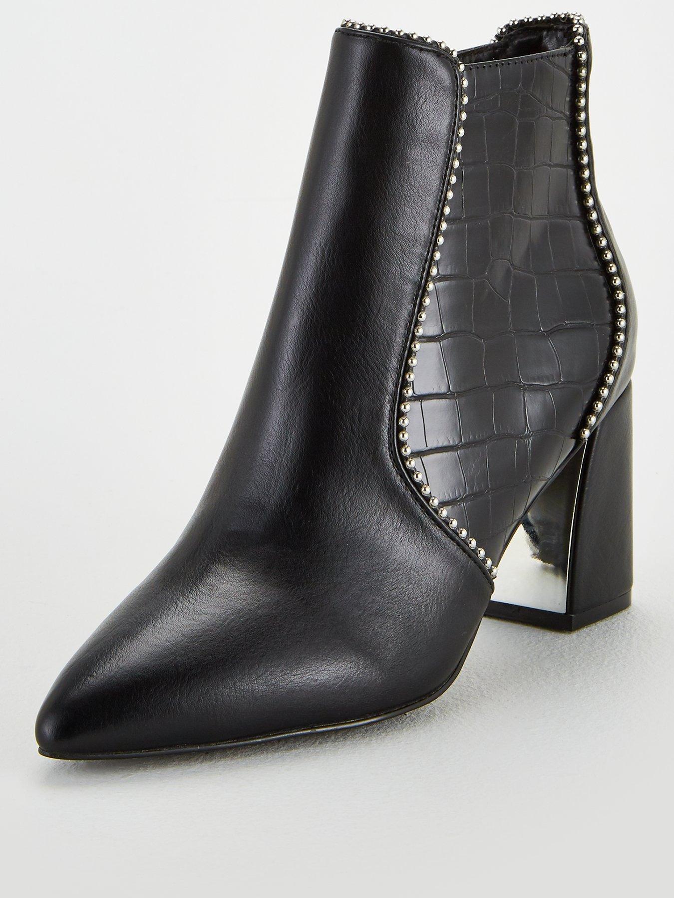 stud trim chelsea boots