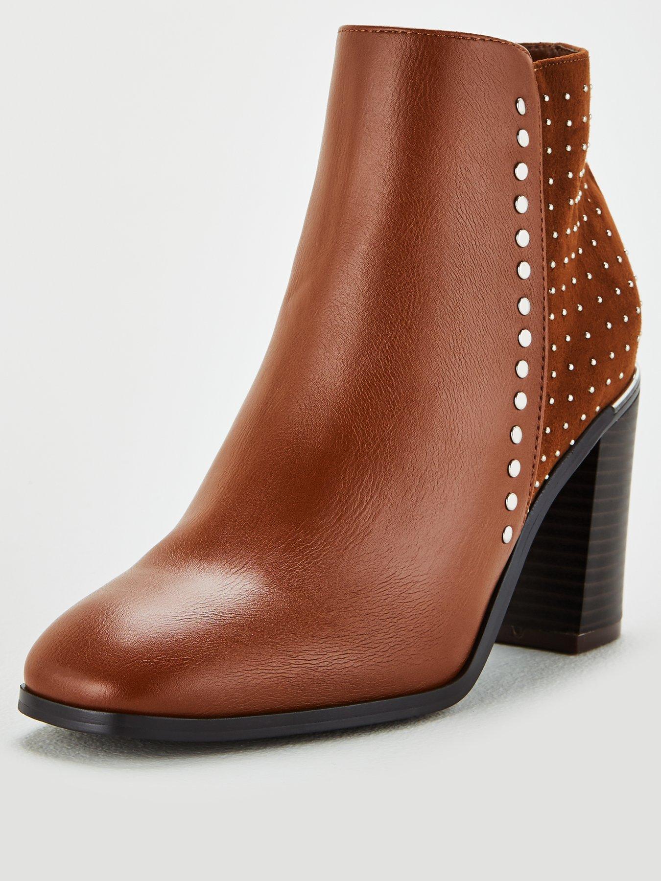 studded toe chelsea boots