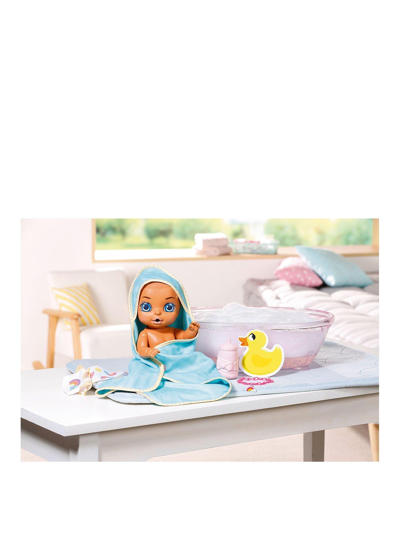 baby born bathtub surprise