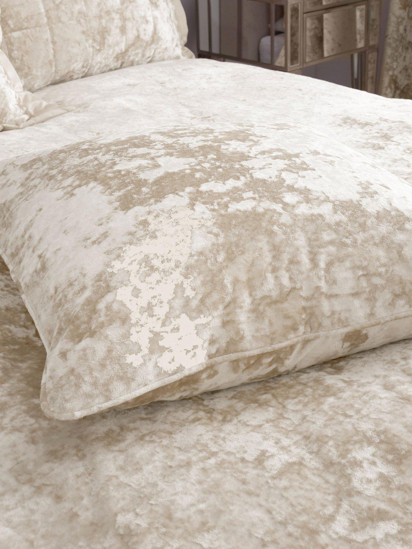 catherine-lansfield-crushed-velvet-cushion