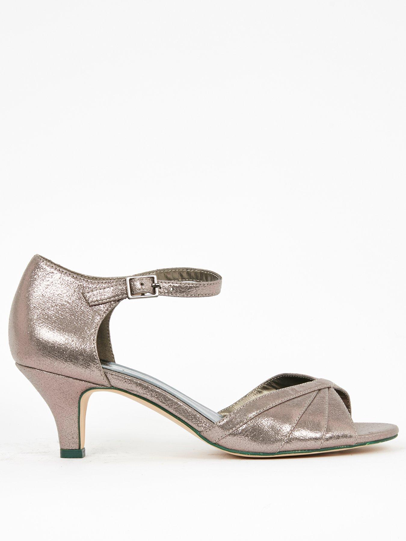 extra wide fit silver sandals