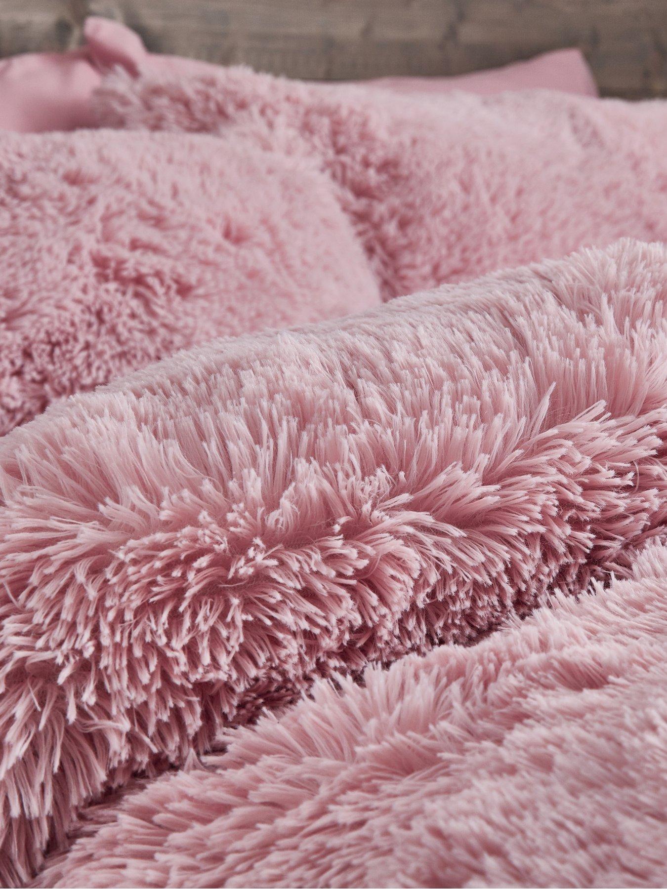 Image 4 of 6 of Catherine Lansfield Cuddly Faux Fur Duvet Cover Set - Pink