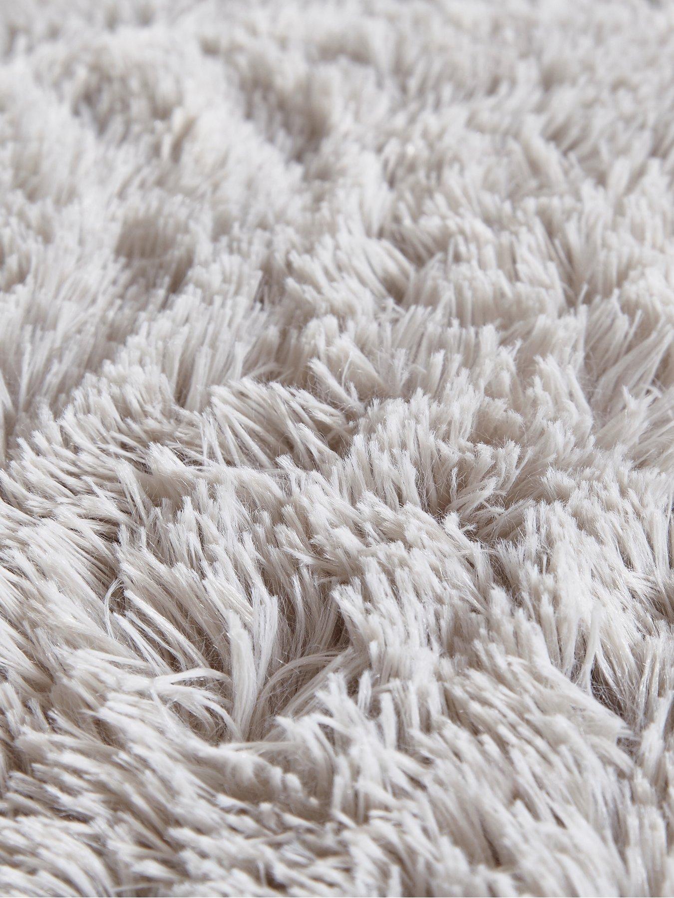 Image 5 of 6 of Catherine Lansfield Cuddly Faux Fur Duvet Cover Set - Silver