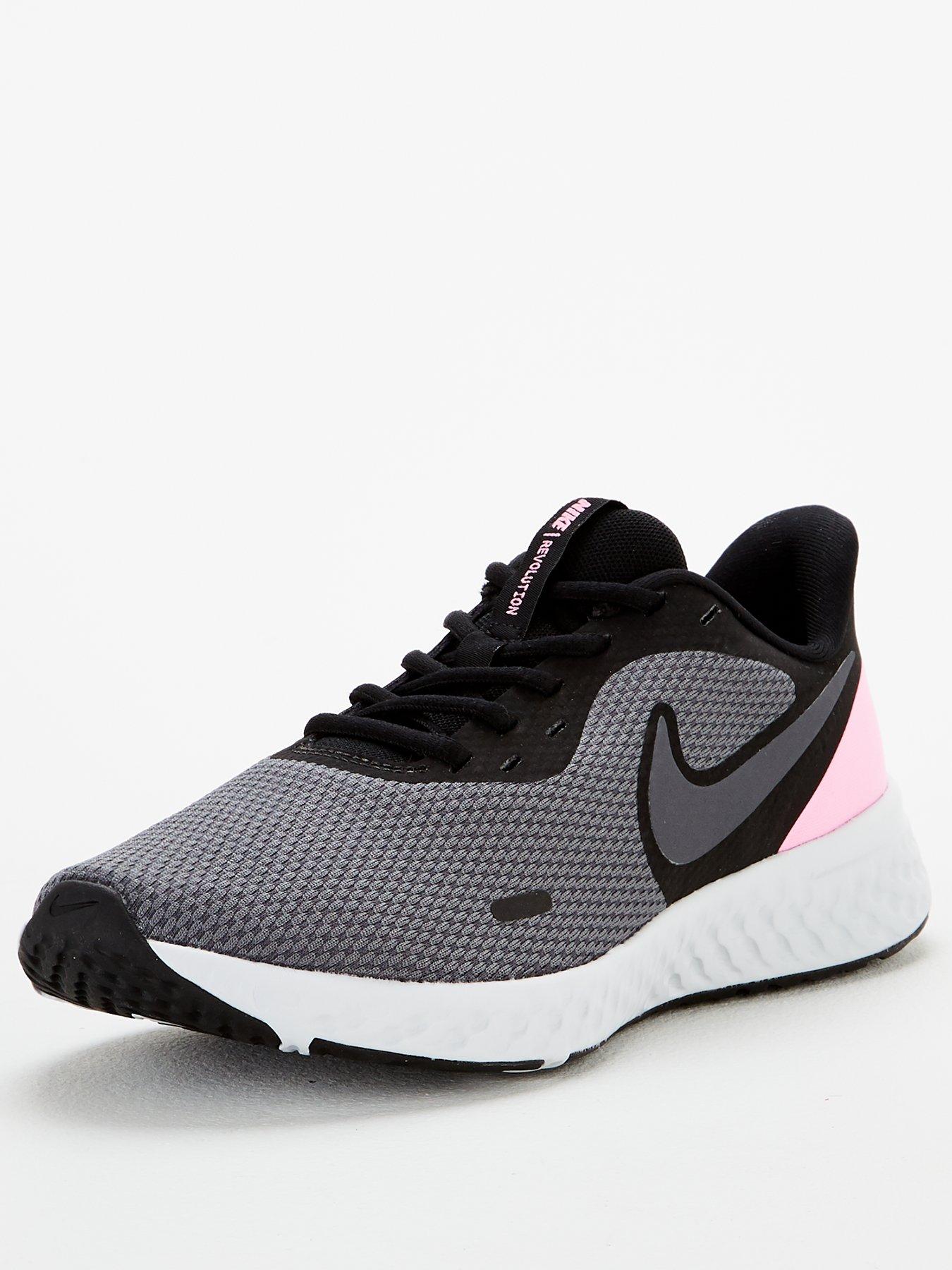 nike revolution trainer