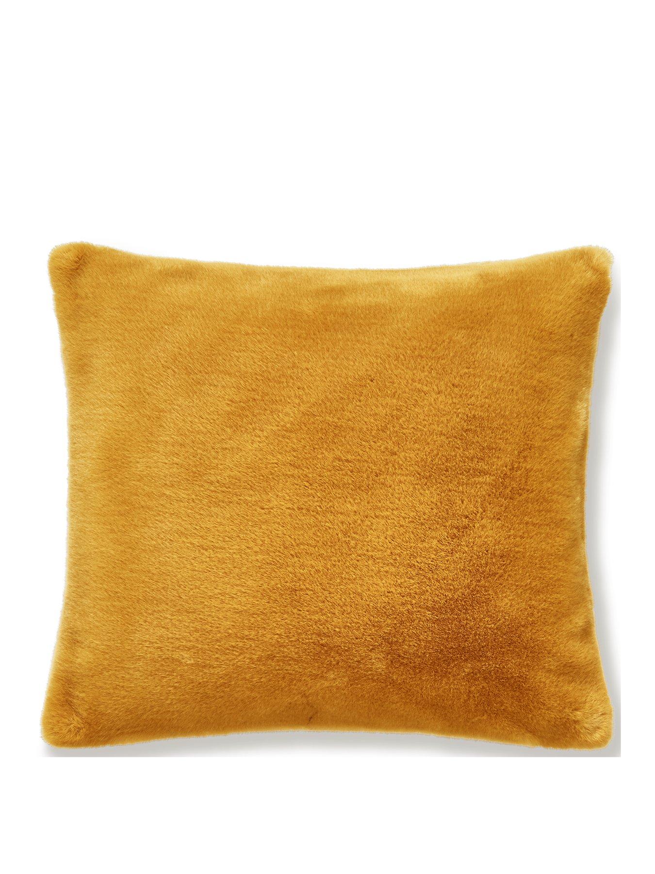 Content By Terence Conran Tactile Feather Filled Cushion review