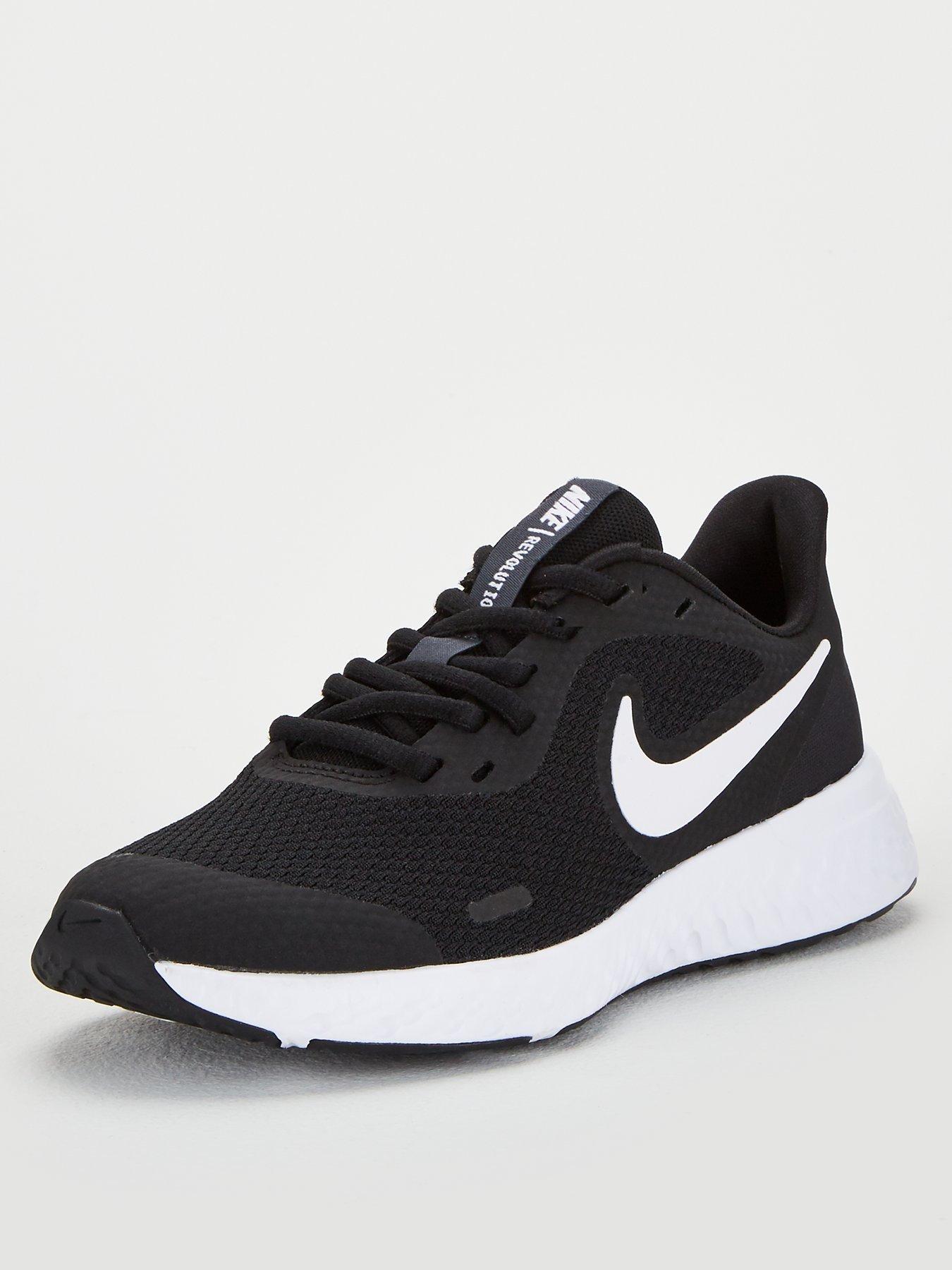 nike trainers in black