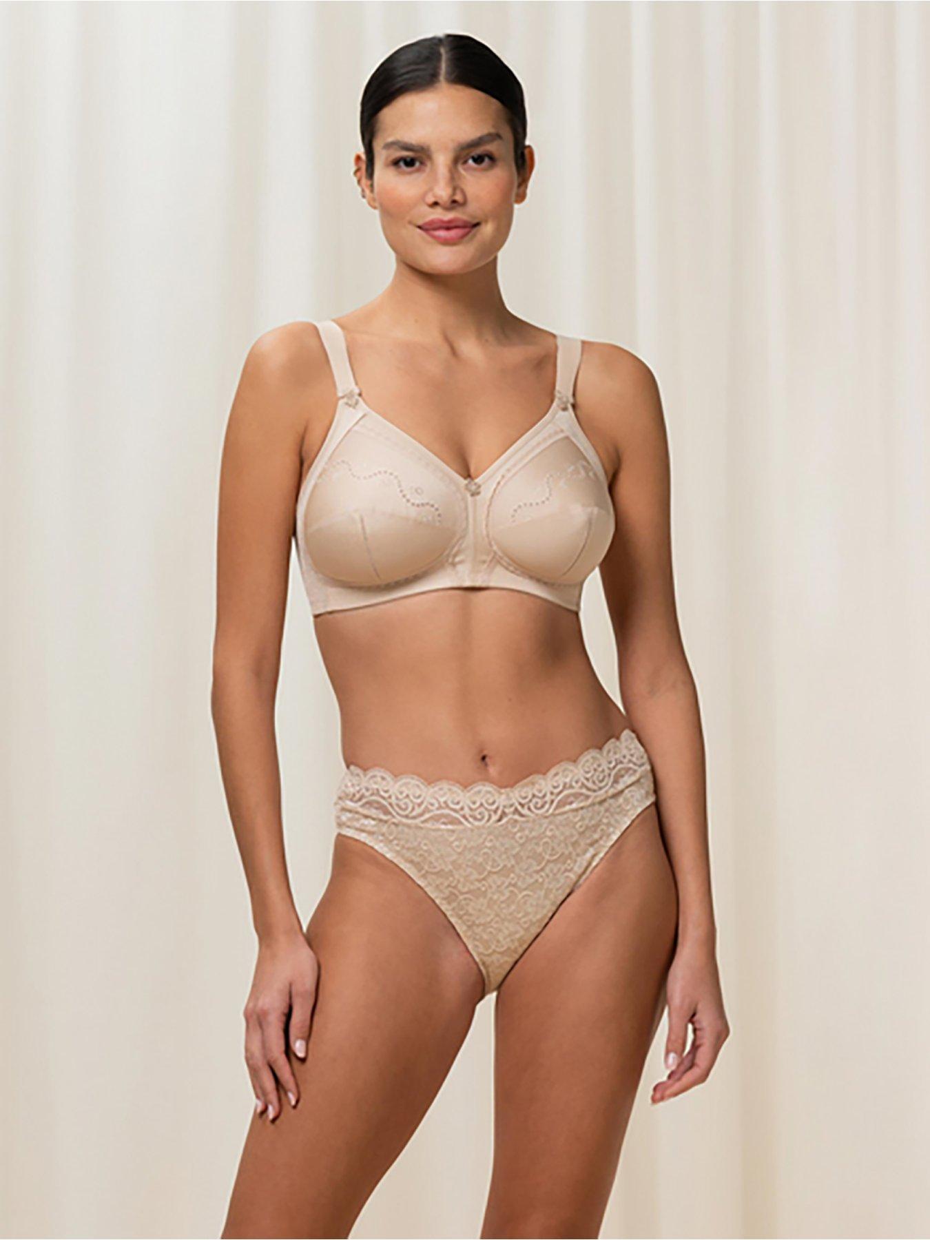 Triumph Ivory Satin Full Cup Underwired Bra. Size 42D