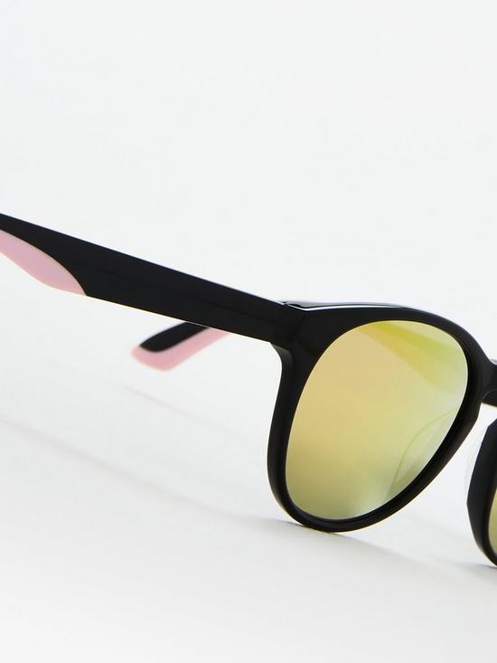 back image of puma-round-sunglasses