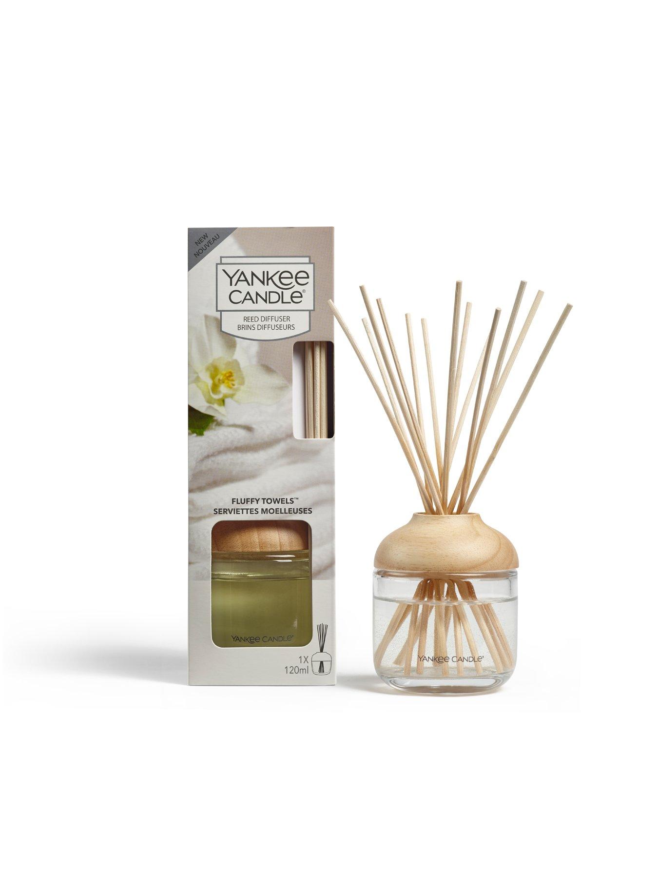 Yankee Candle Fluffy Towels Large Jar Candle and Reed Diffuser Bundle very.co.uk