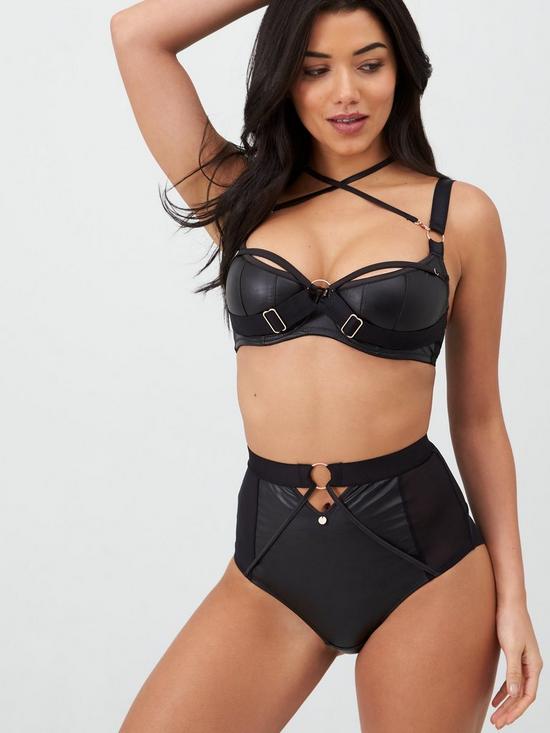 front image of curvy-kate-scantilly-harnessed-half-cup-bra-black