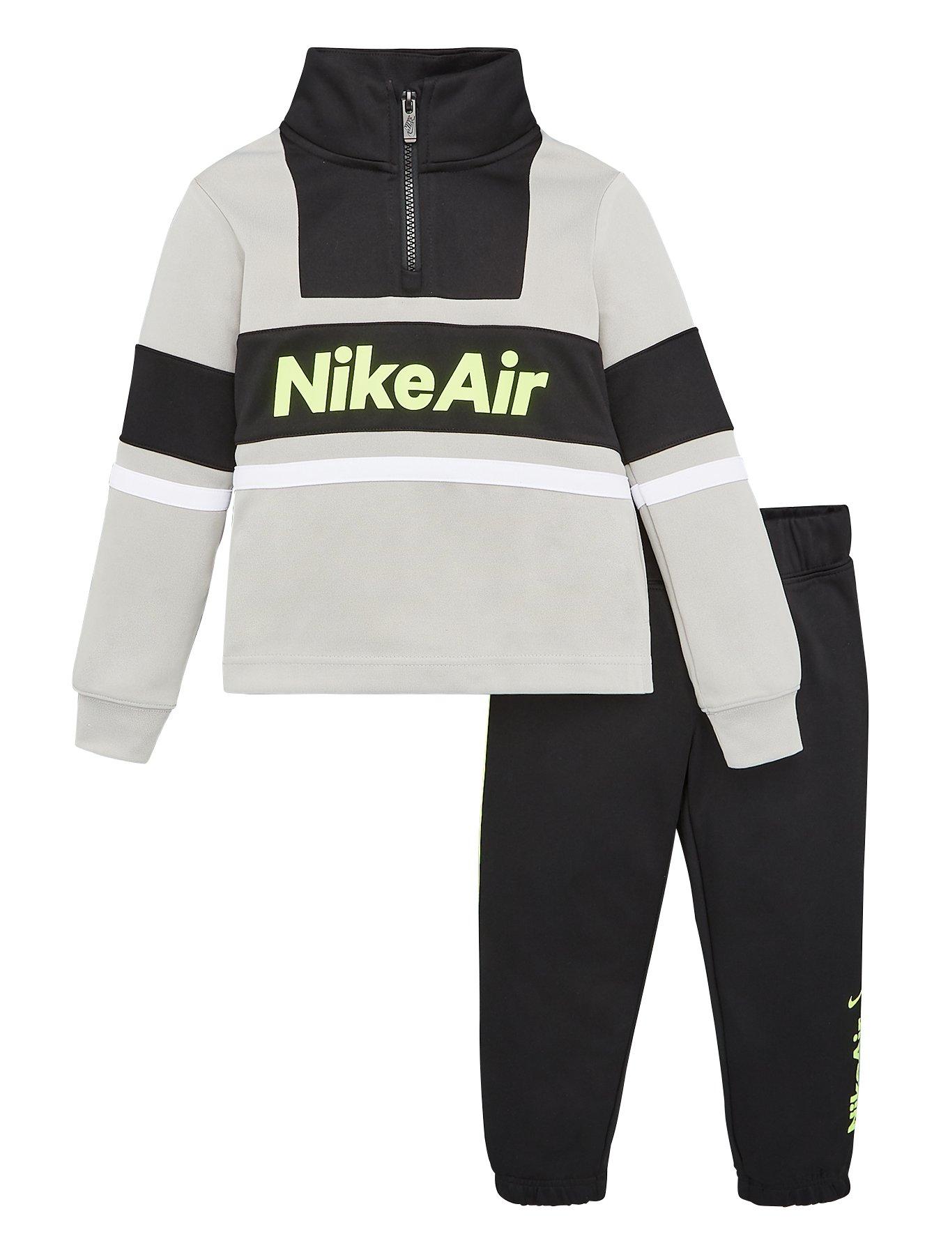 younger boys nike tracksuit