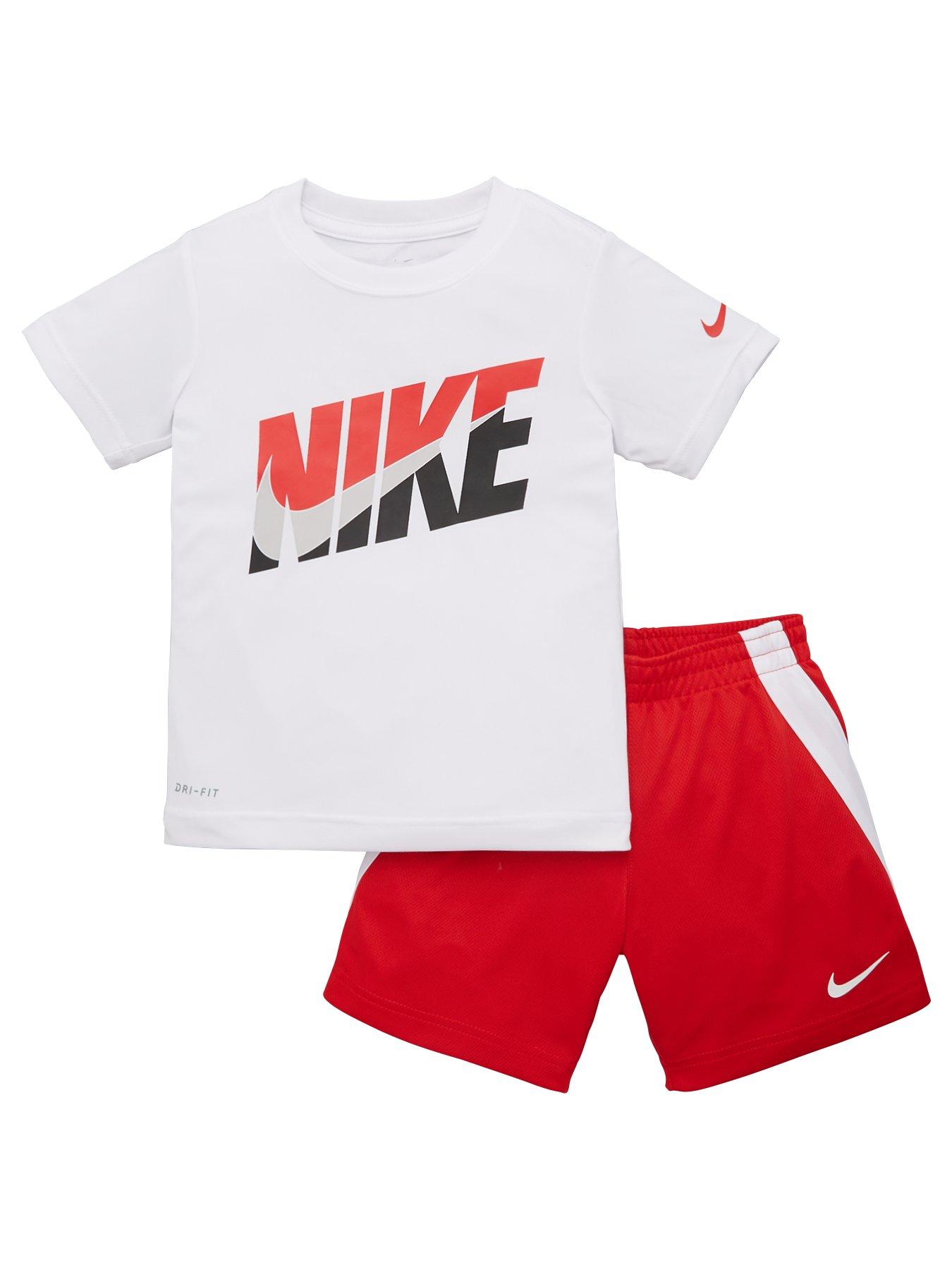 Nike Younger Boys Tri-Colour Shorts Set review