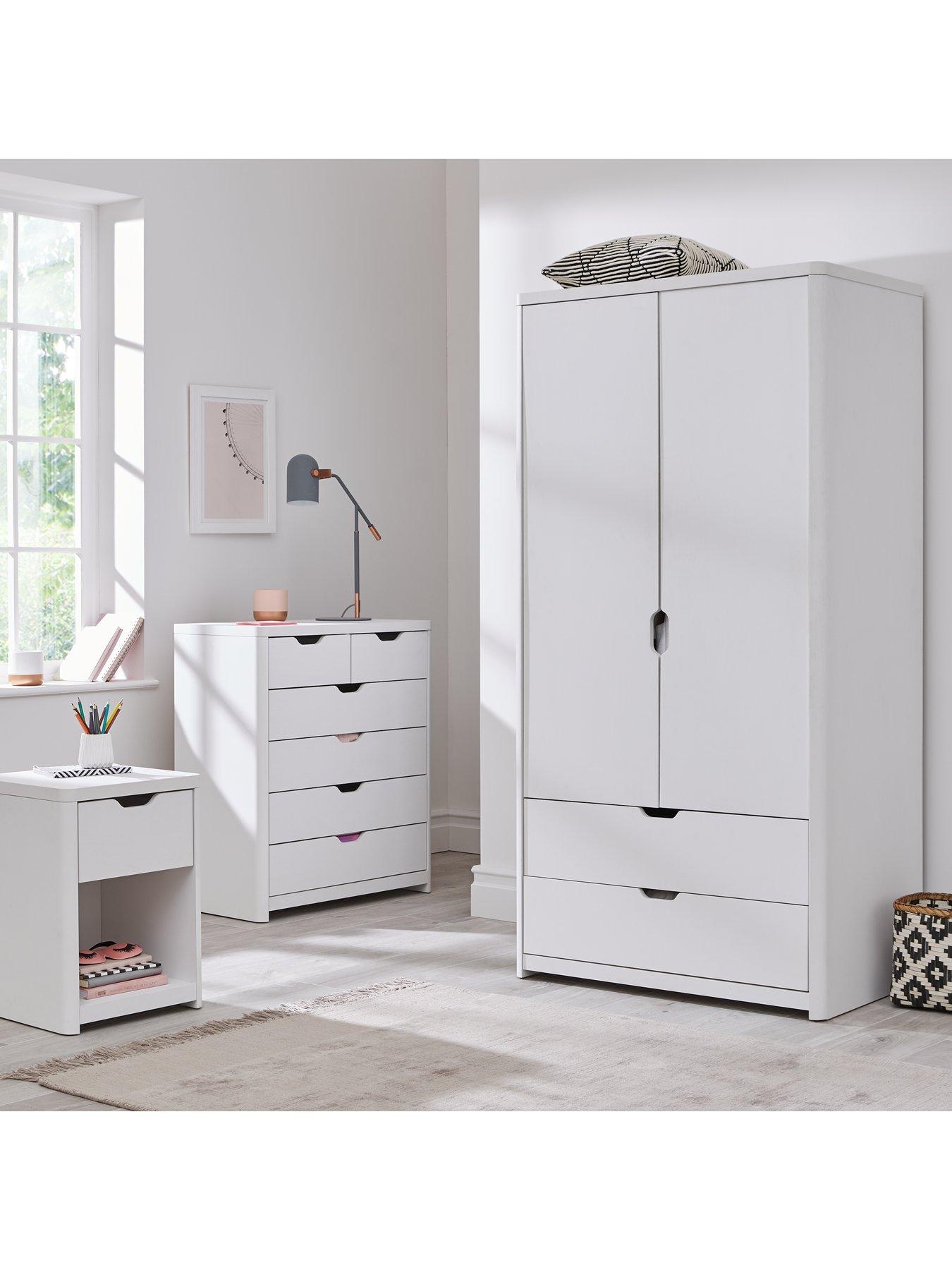 undefined Aspen 3 Piece Bedroom Furniture Set - 2 Door, 2 Drawer Wardrobe, 4 + 2 Chest and Bedside Table - White Oak Effect