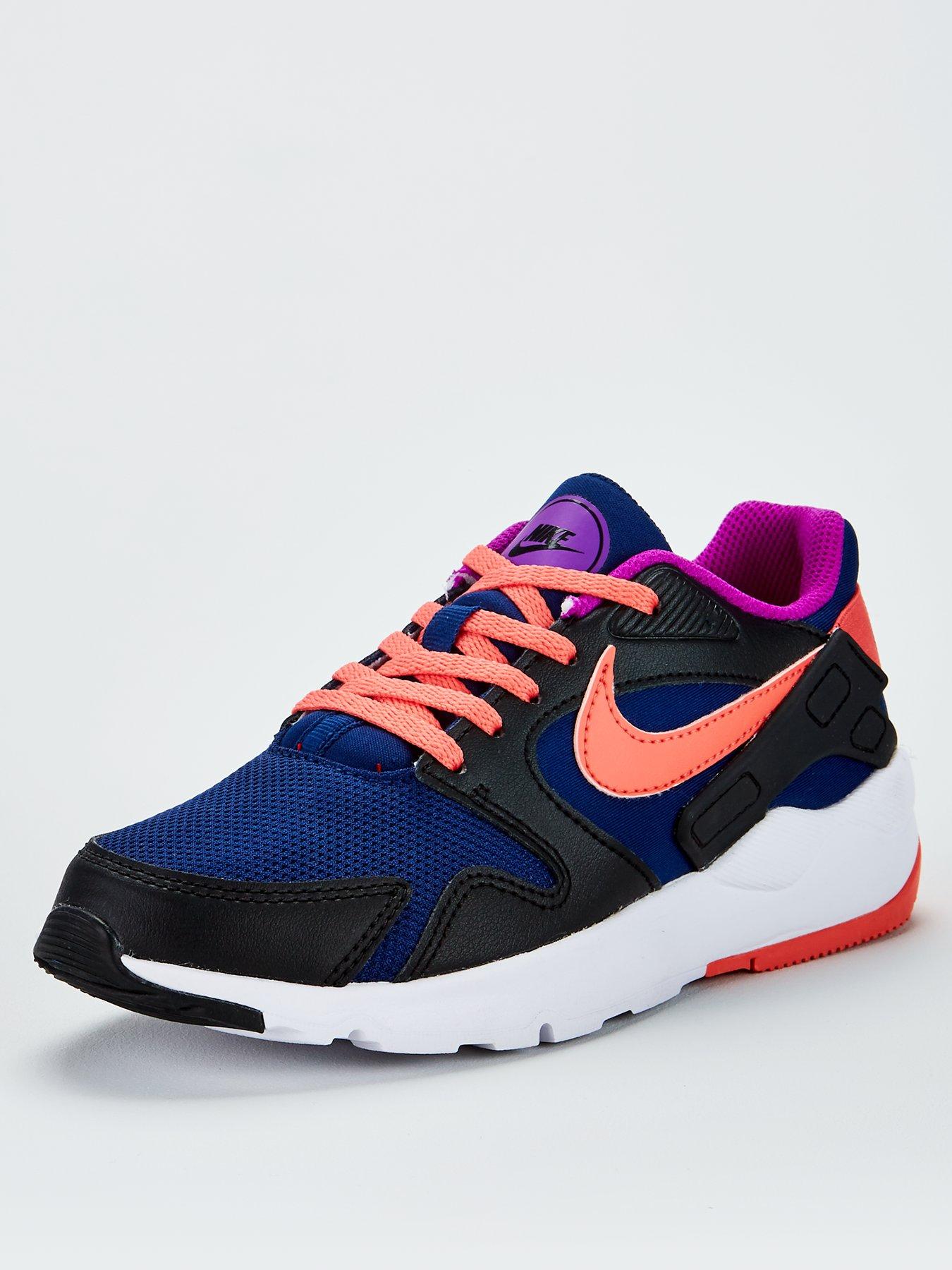 girls navy nike trainers