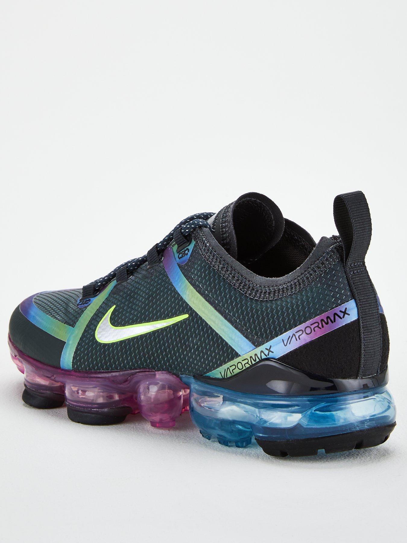 black vapormax junior