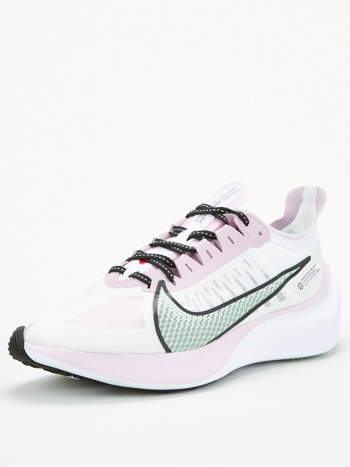 nike running zoom gravity trainers in pink