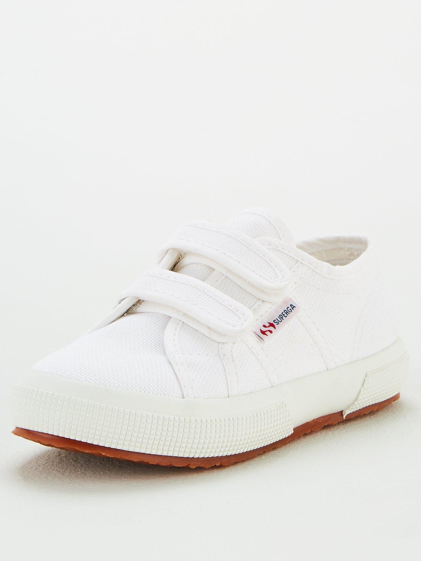 white pumps superga