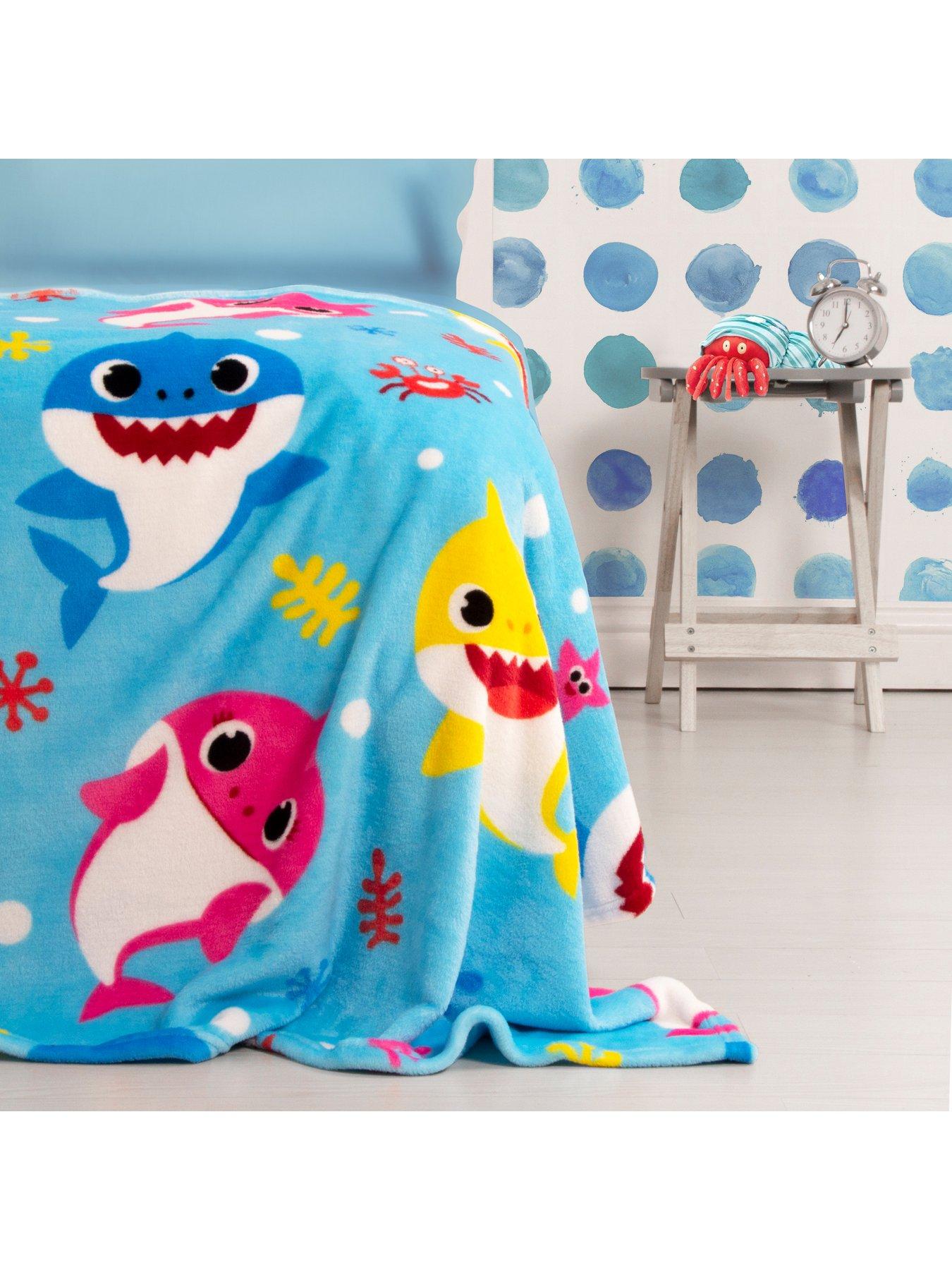 Baby Shark Underwater Fleece Blanket review