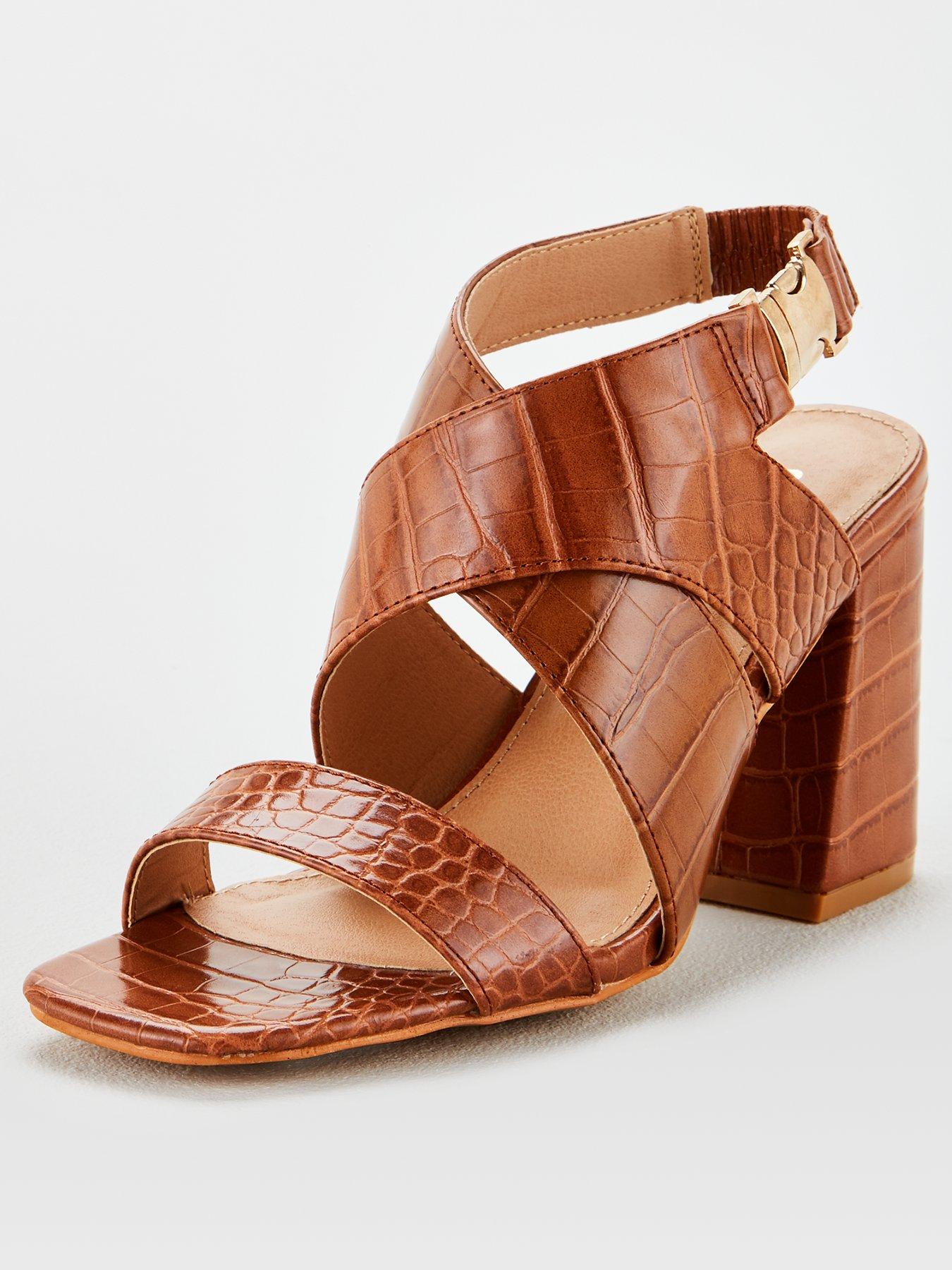 wide fit hiking sandals