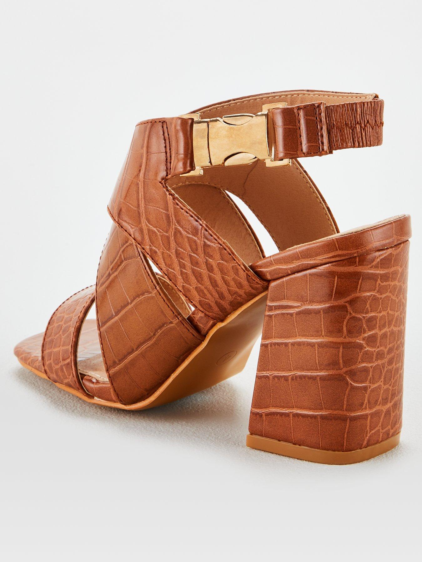 wide fit hiking sandals