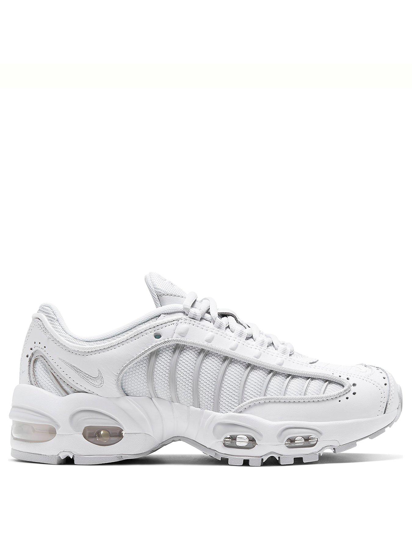 nike 240 trainers