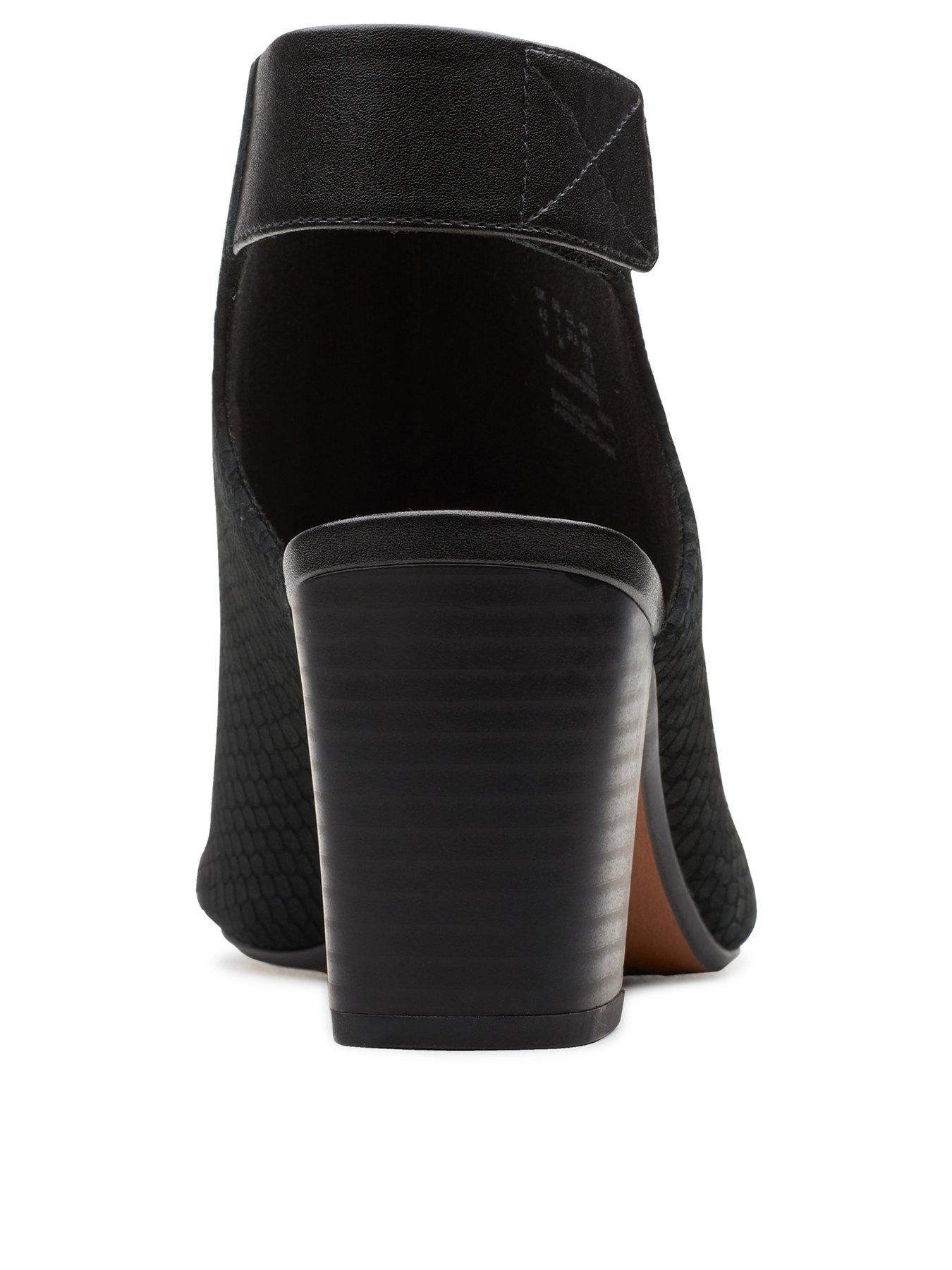 leather peep toe sandals