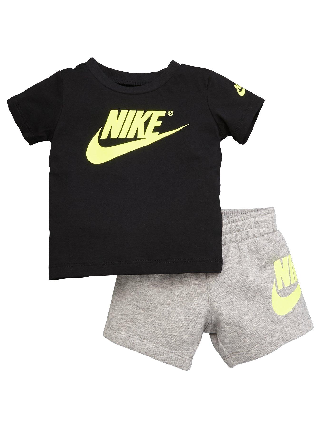 infant nike shorts and shirt