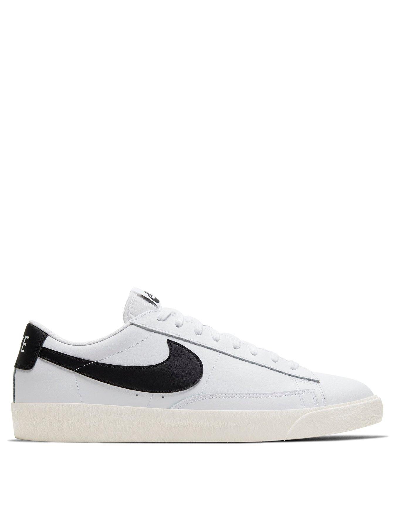 nike blazer low trainers in white