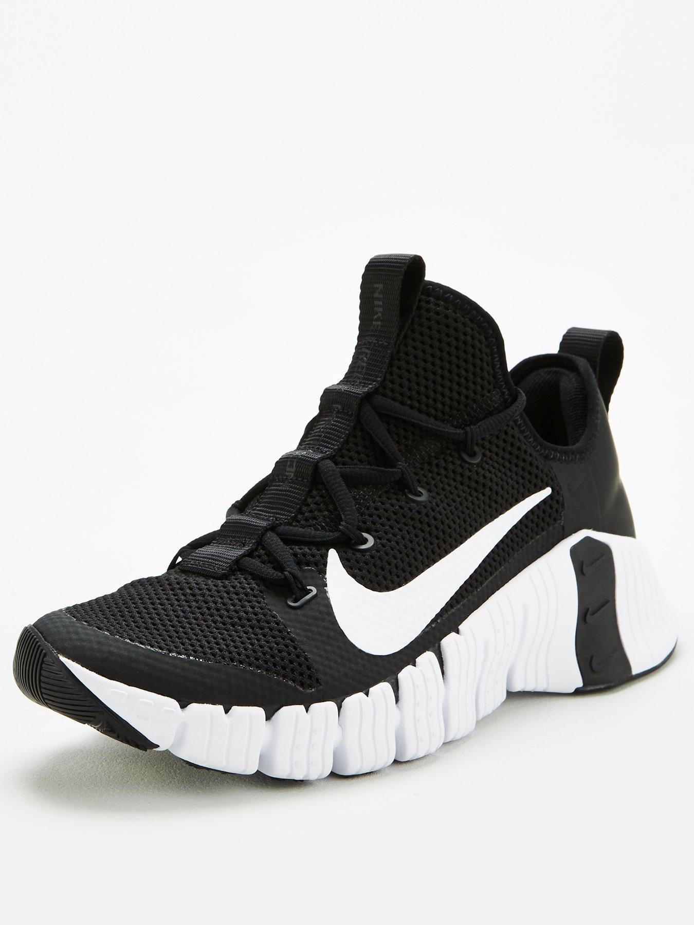 nike metcon 3 black and white