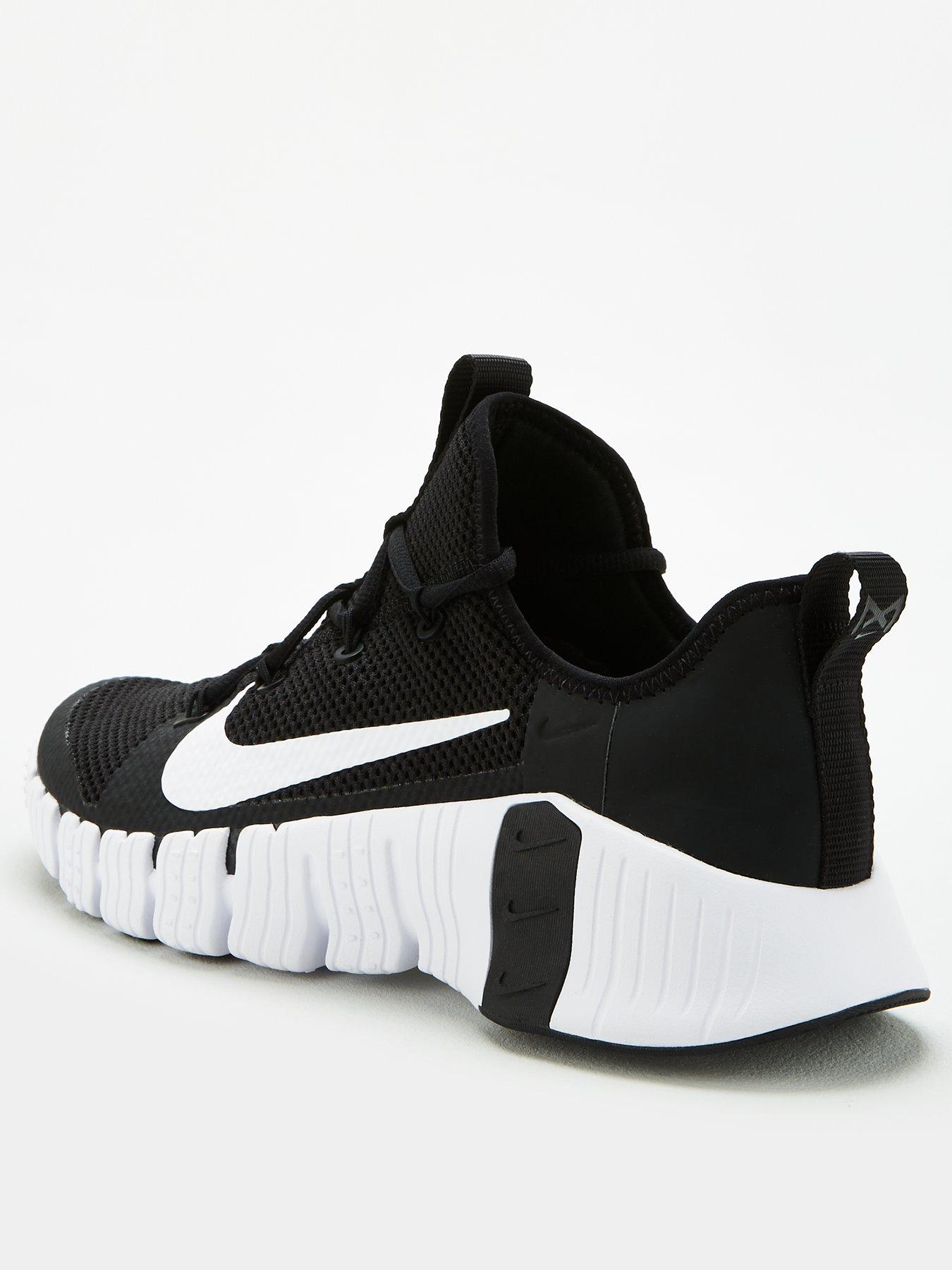 nike metcon 3 black and white