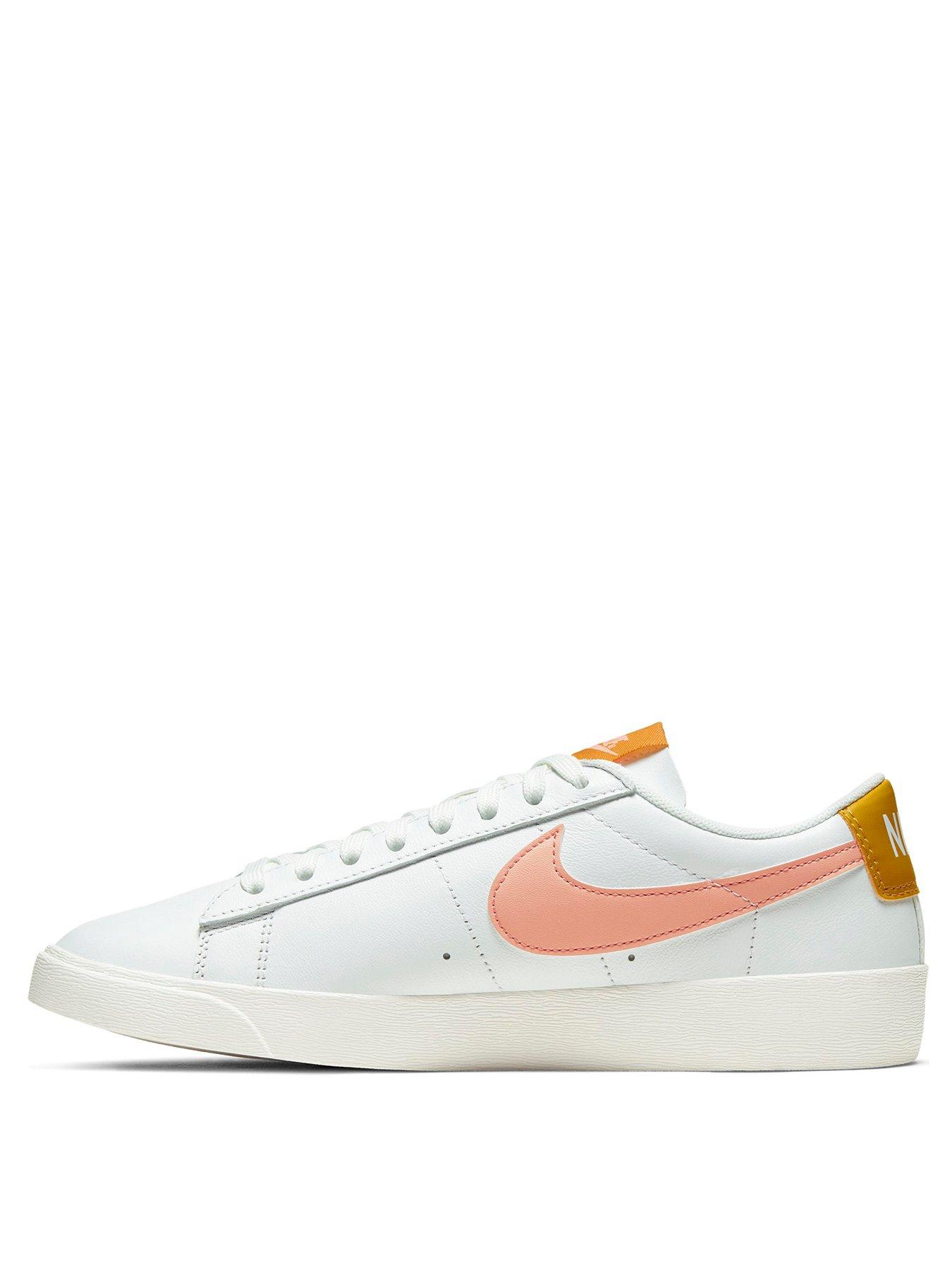 nike blazer low le pink