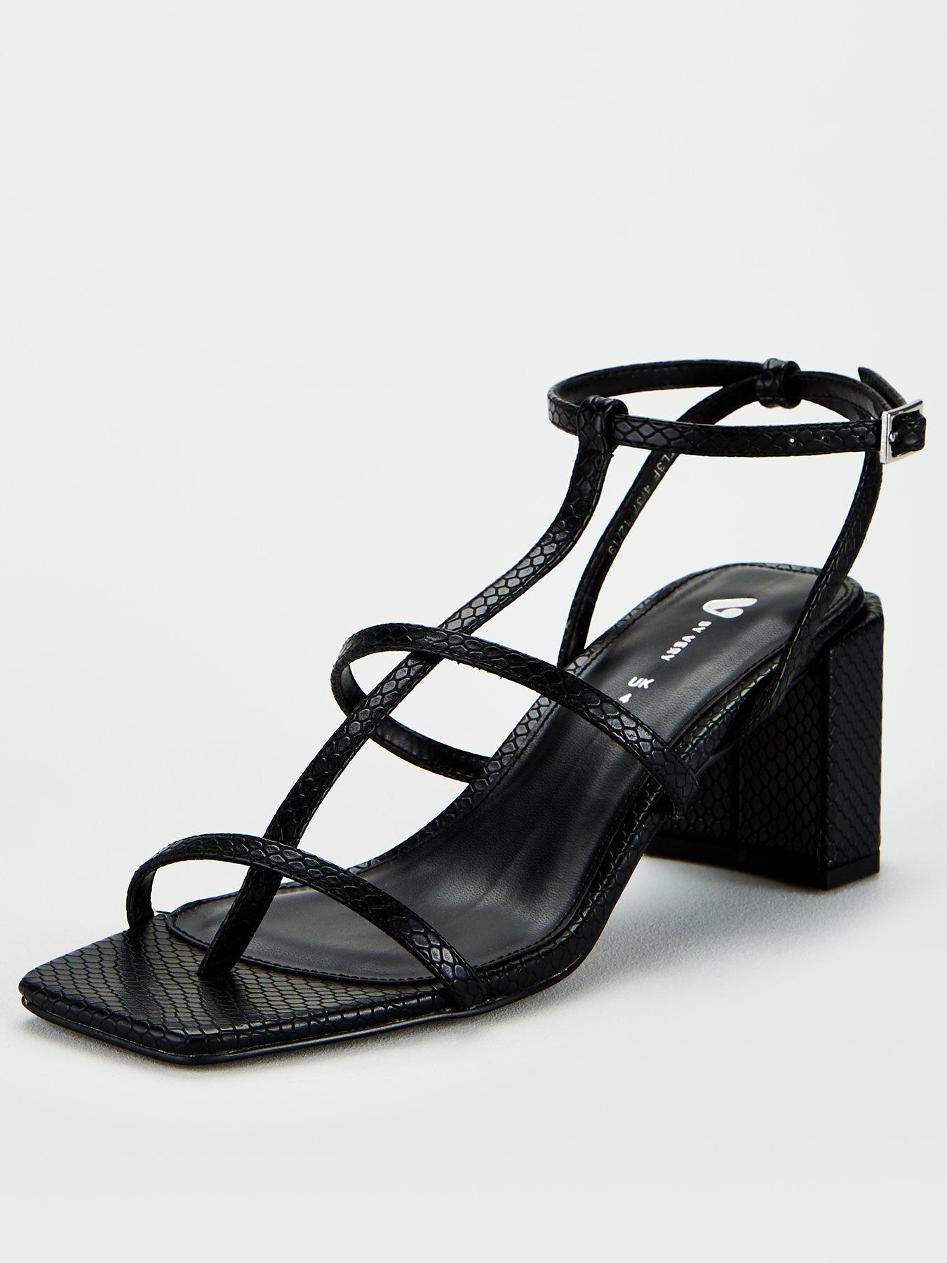 strappy toe sandals