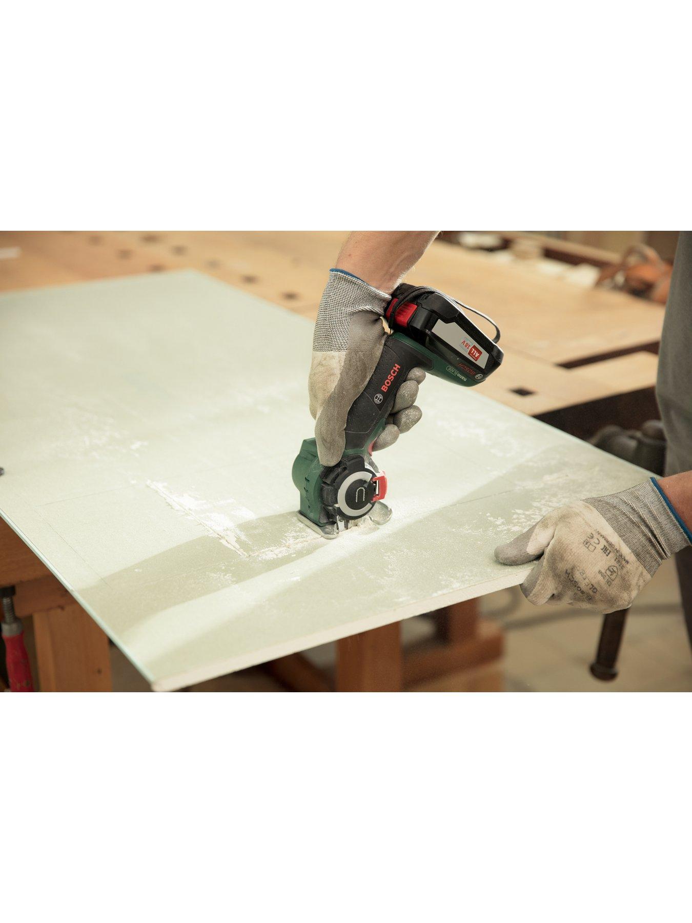 Bosch AdvancedCut 18 Cordless Garden Saw with 18V Rechargeable Battery Very
