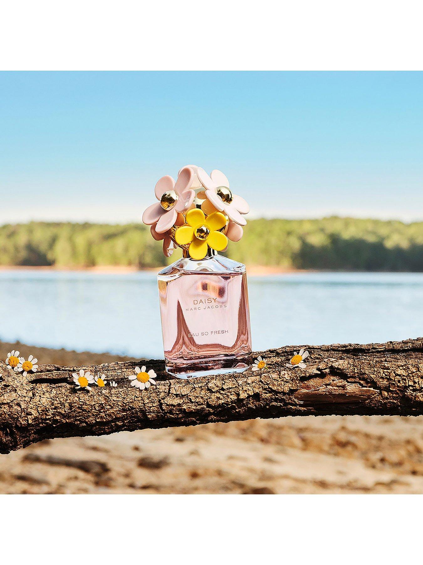 Image 3 of 6 of MARC JACOBS Daisy Eau So Fresh Eau de Toilette 30ml