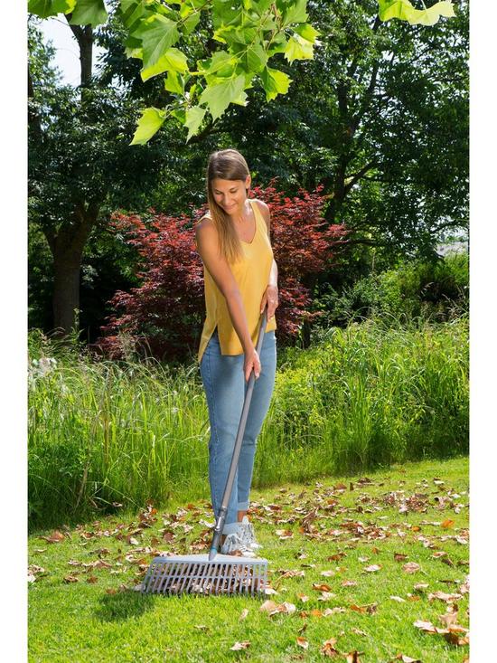 stillFront image of gardena-natureline-lawn-rake