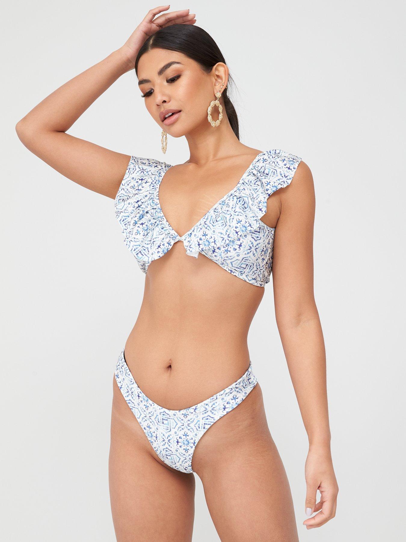 In The Style In The Style X Billie Faiers Blue Tile Print Tie Front Co-Ord Bikini Top review