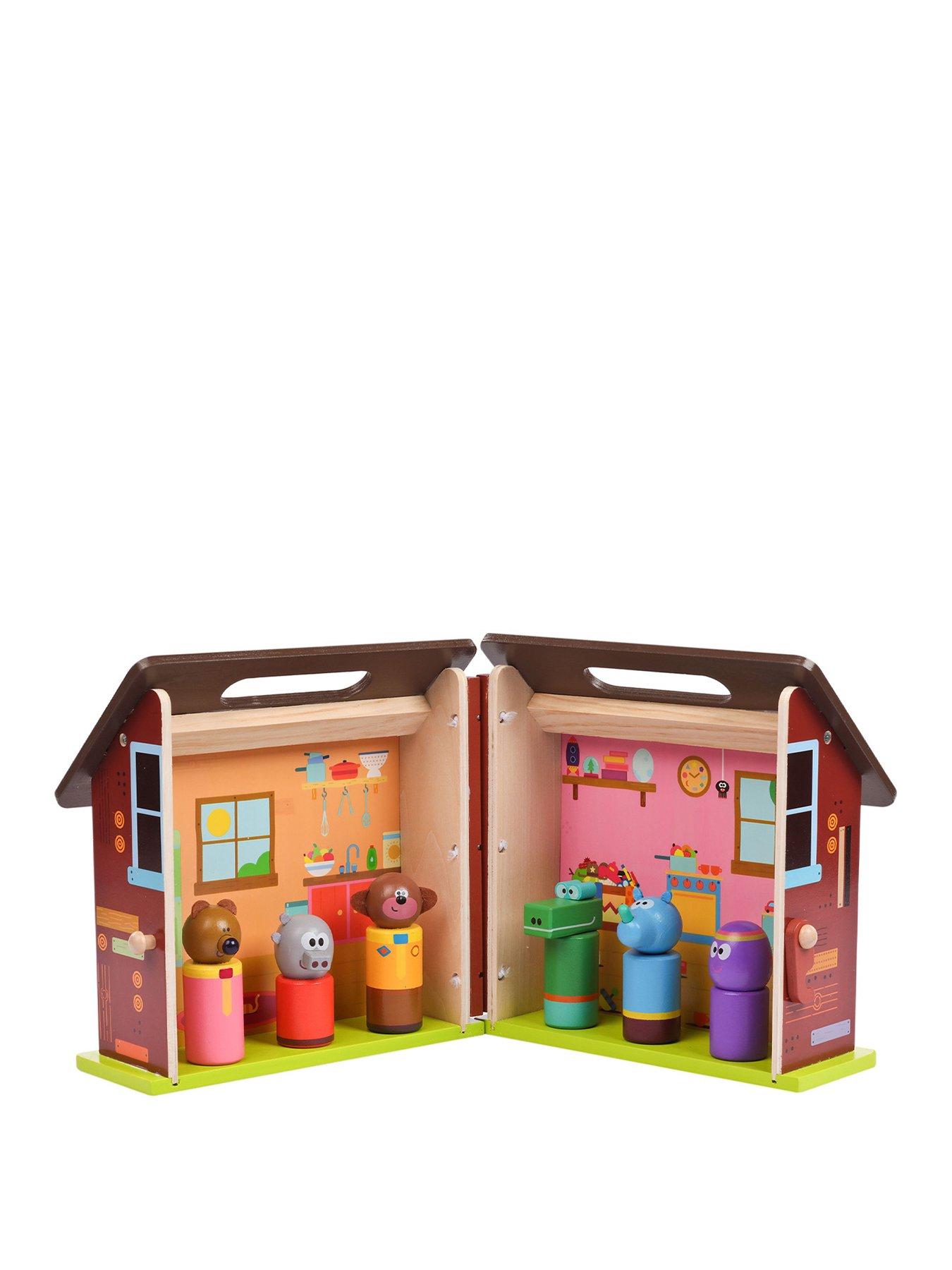 Hey Duggee Wooden Carry Along Clubhouse with 6 Characters very