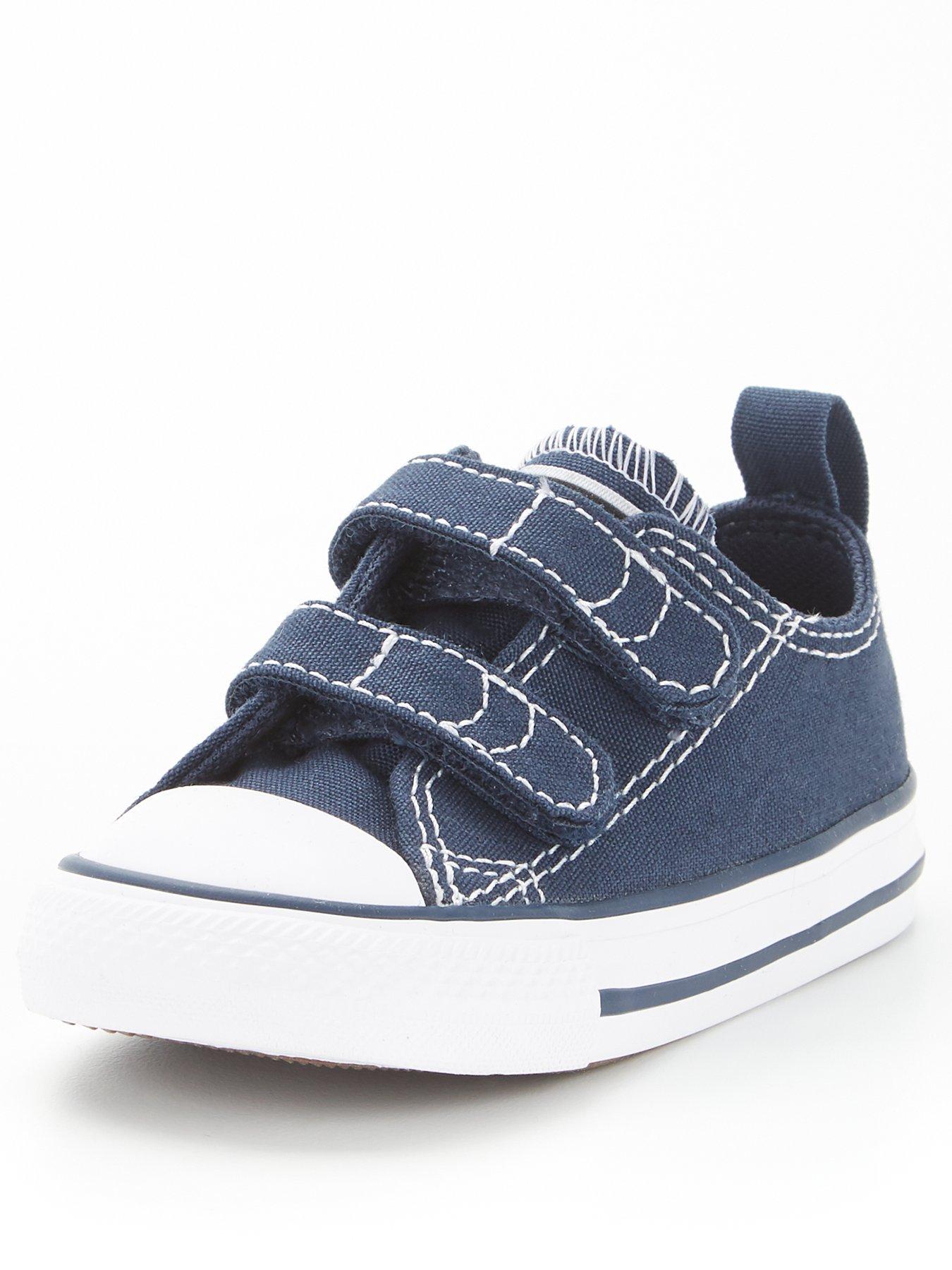 Trainers Chuck Taylor All Star Ox Infant Boys 2V Canvas Trainers -Navy/White