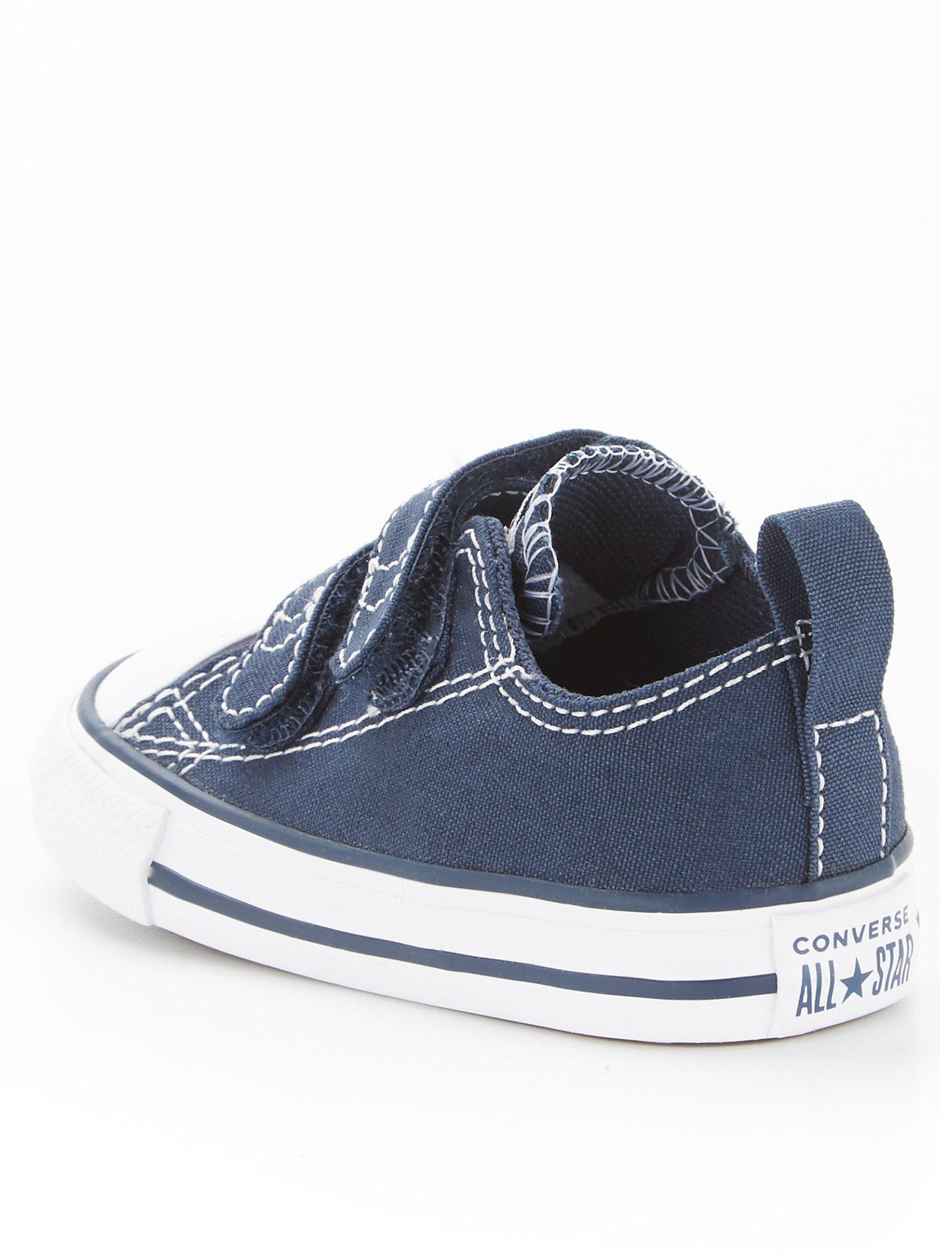 Trainers Chuck Taylor All Star Ox Infant Boys 2V Canvas Trainers -Navy/White