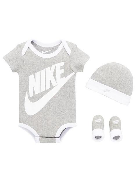 nike-younger-baby-futura-logo-hatbodysuitbootie-3-piece-set-grey
