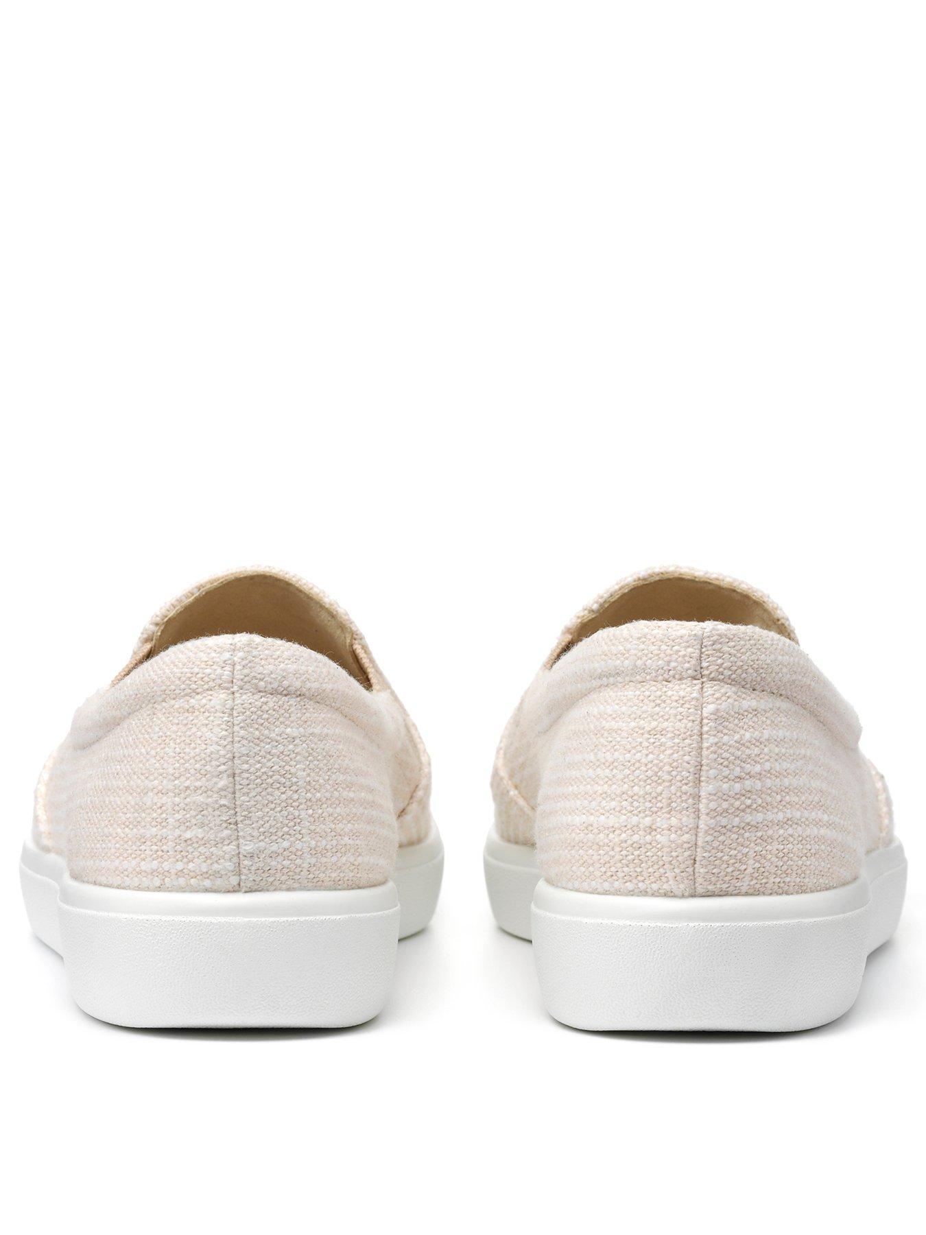 hotter cream shoes