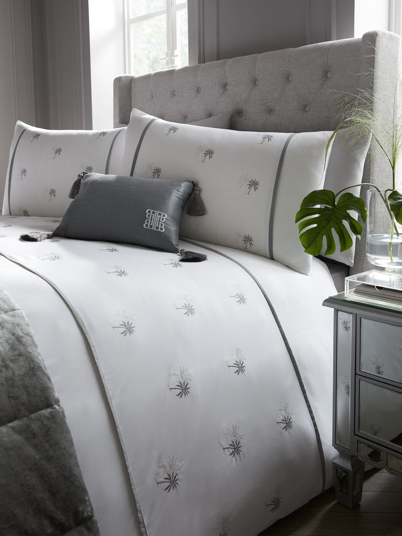 Laurence Llewelyn-Bowen Llb Midnight At The Oasis Duvet Set review