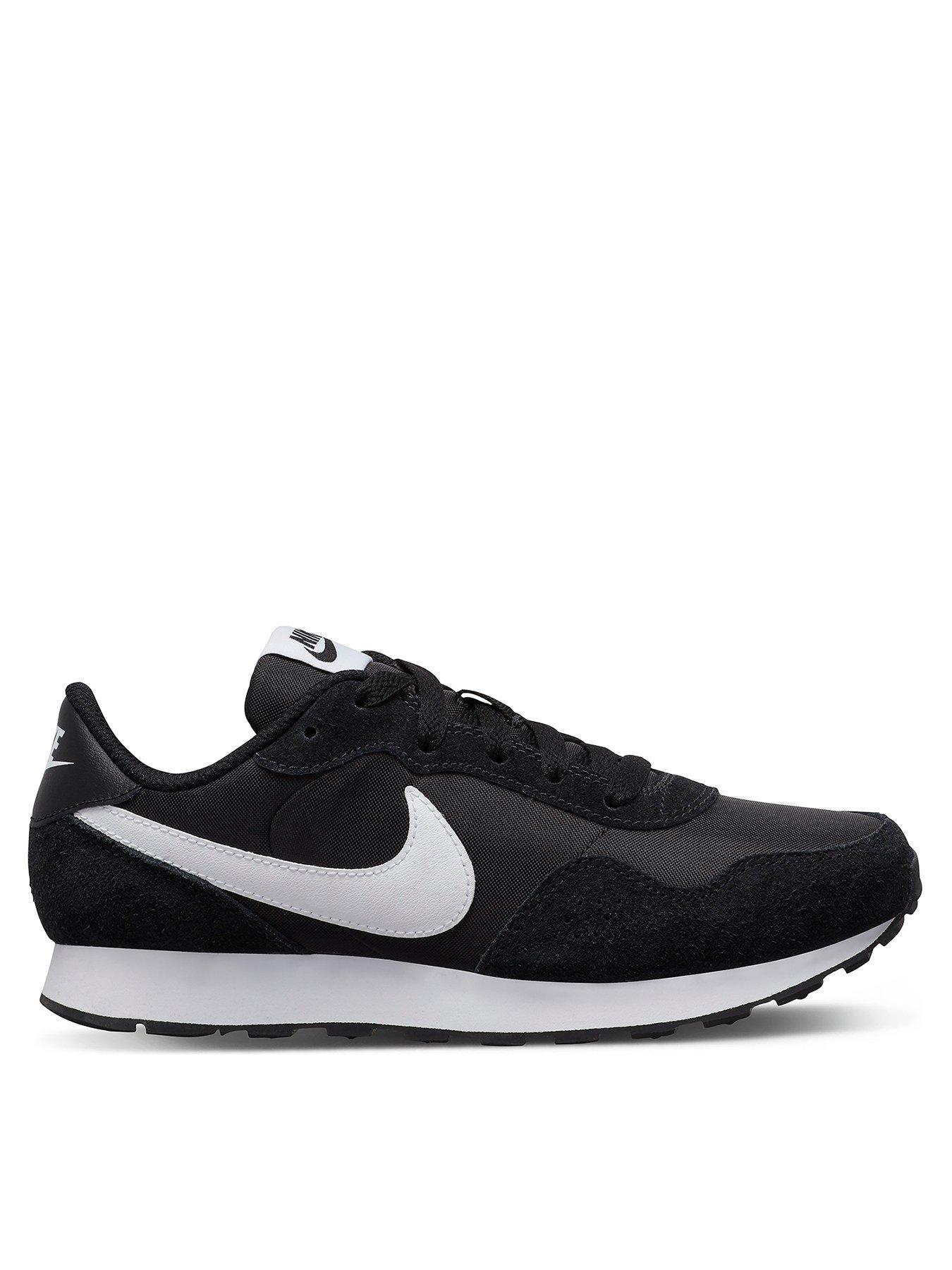 nike valiant junior trainers