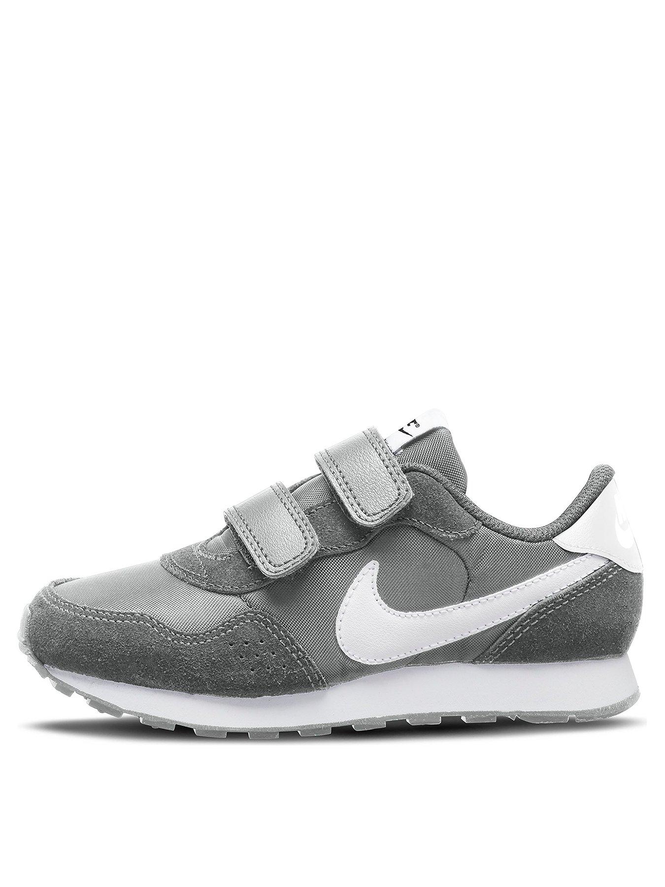 nike valiant junior trainers