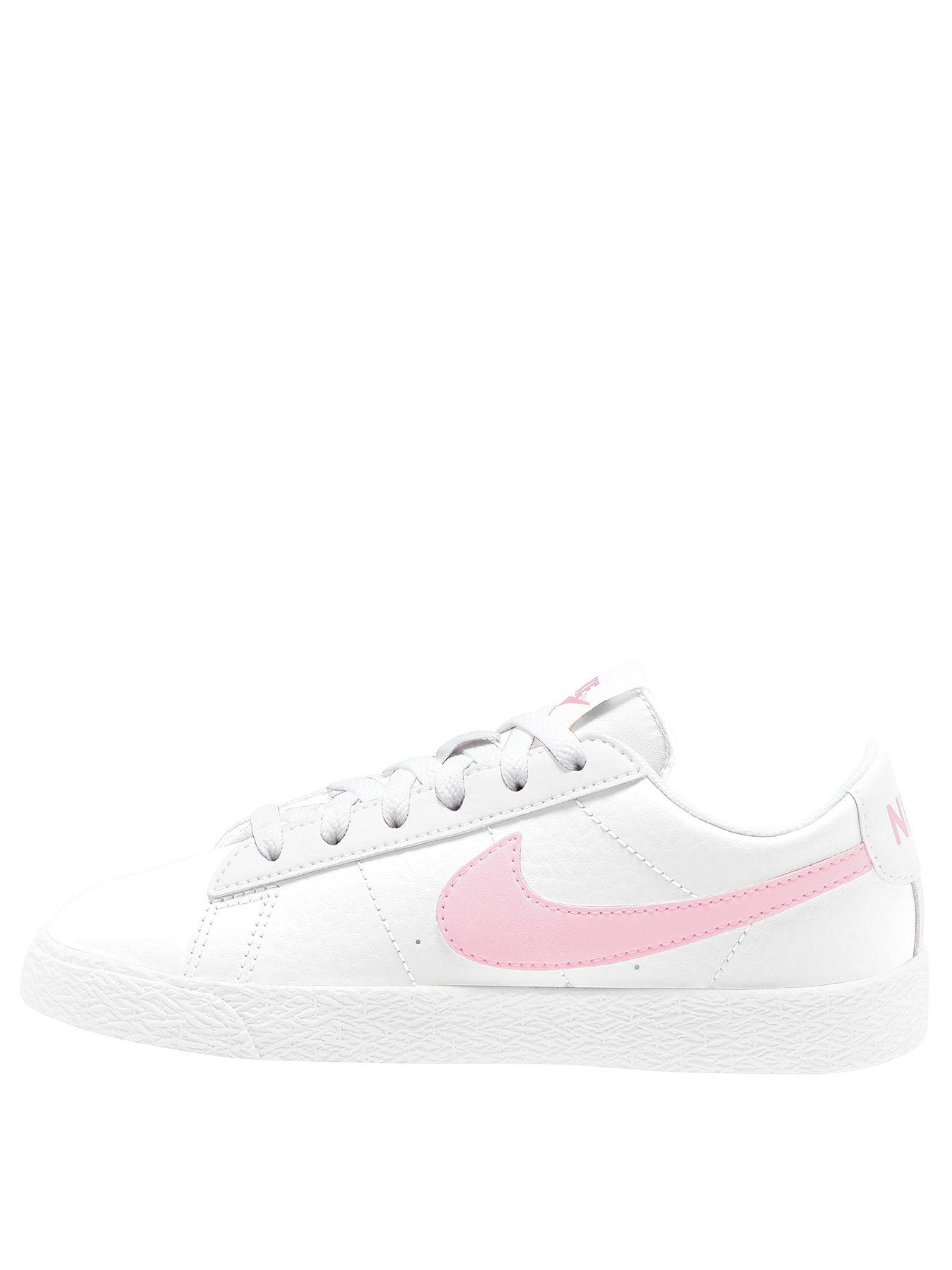 nike blazer low trainers in white