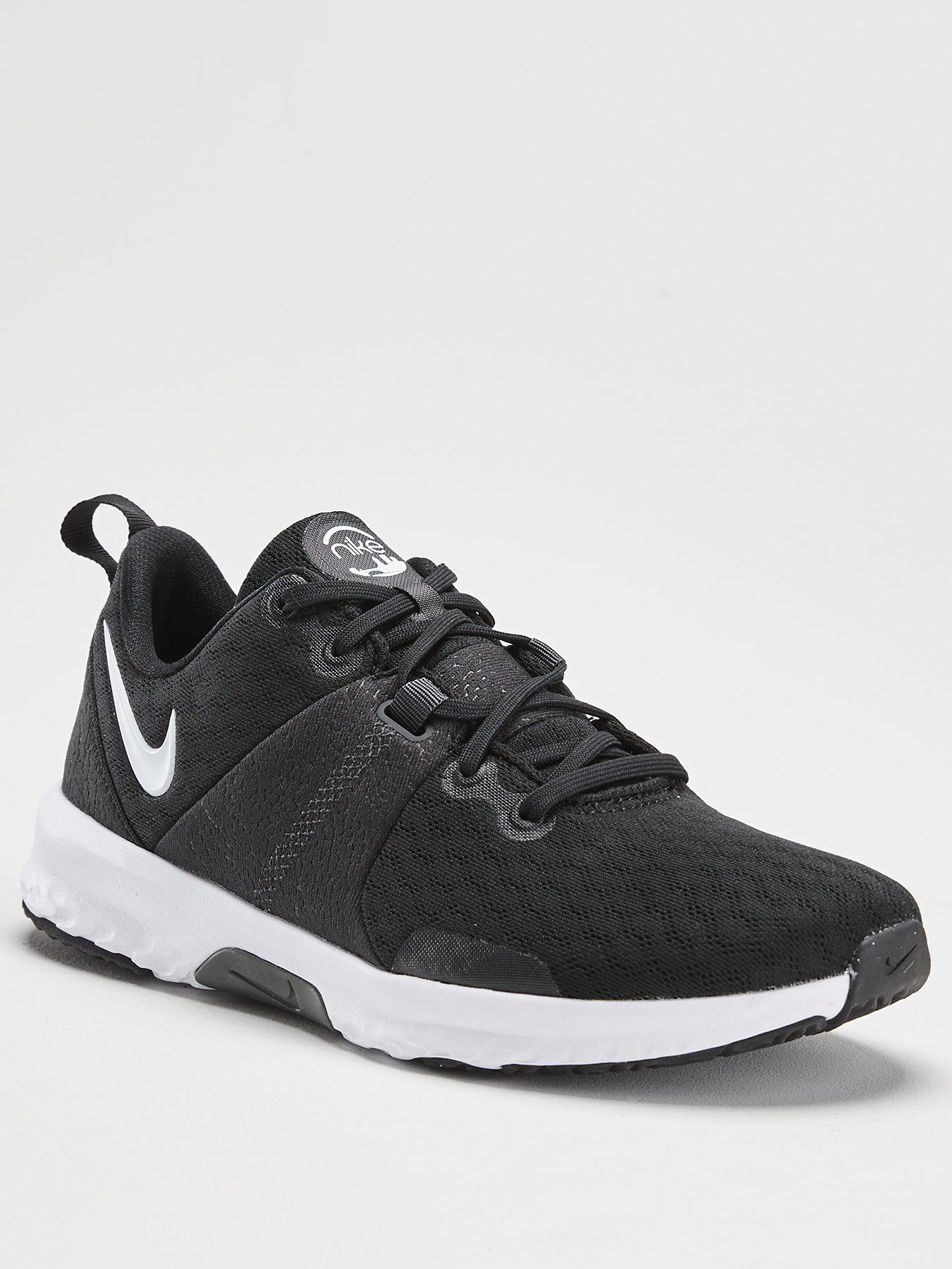 black nike trainers womans