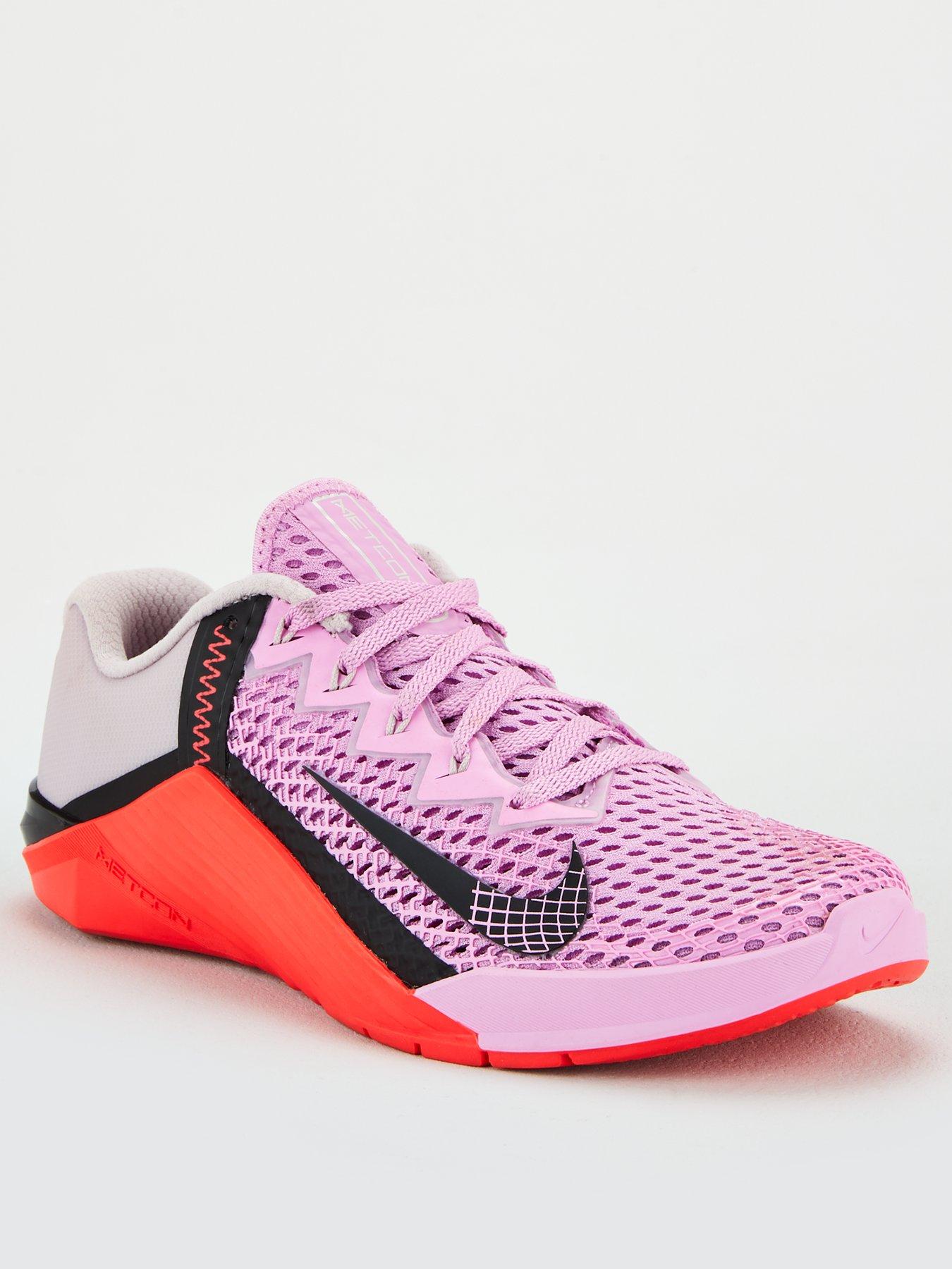 nike pink metcon