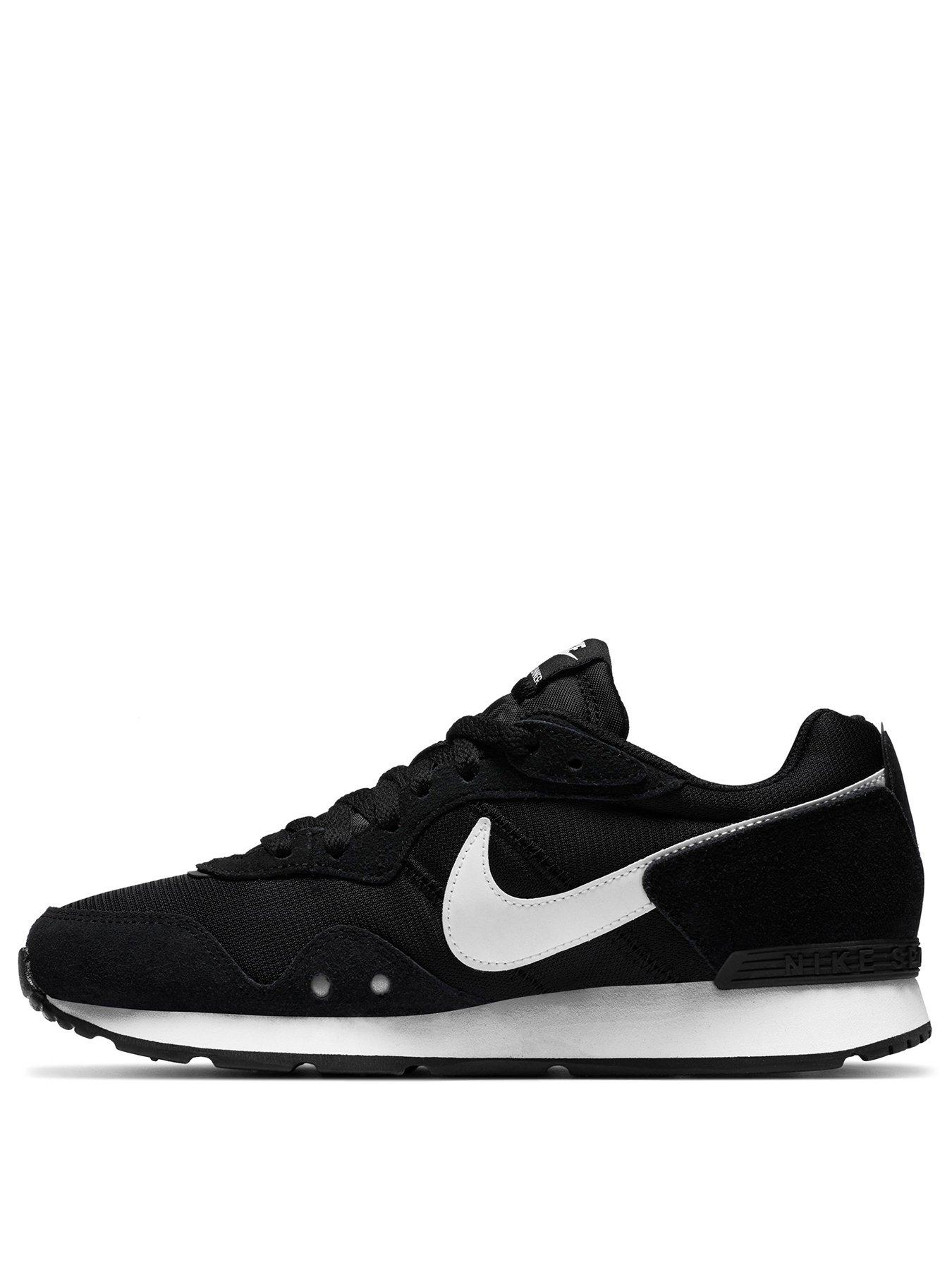 Sports direct nike store internationalist