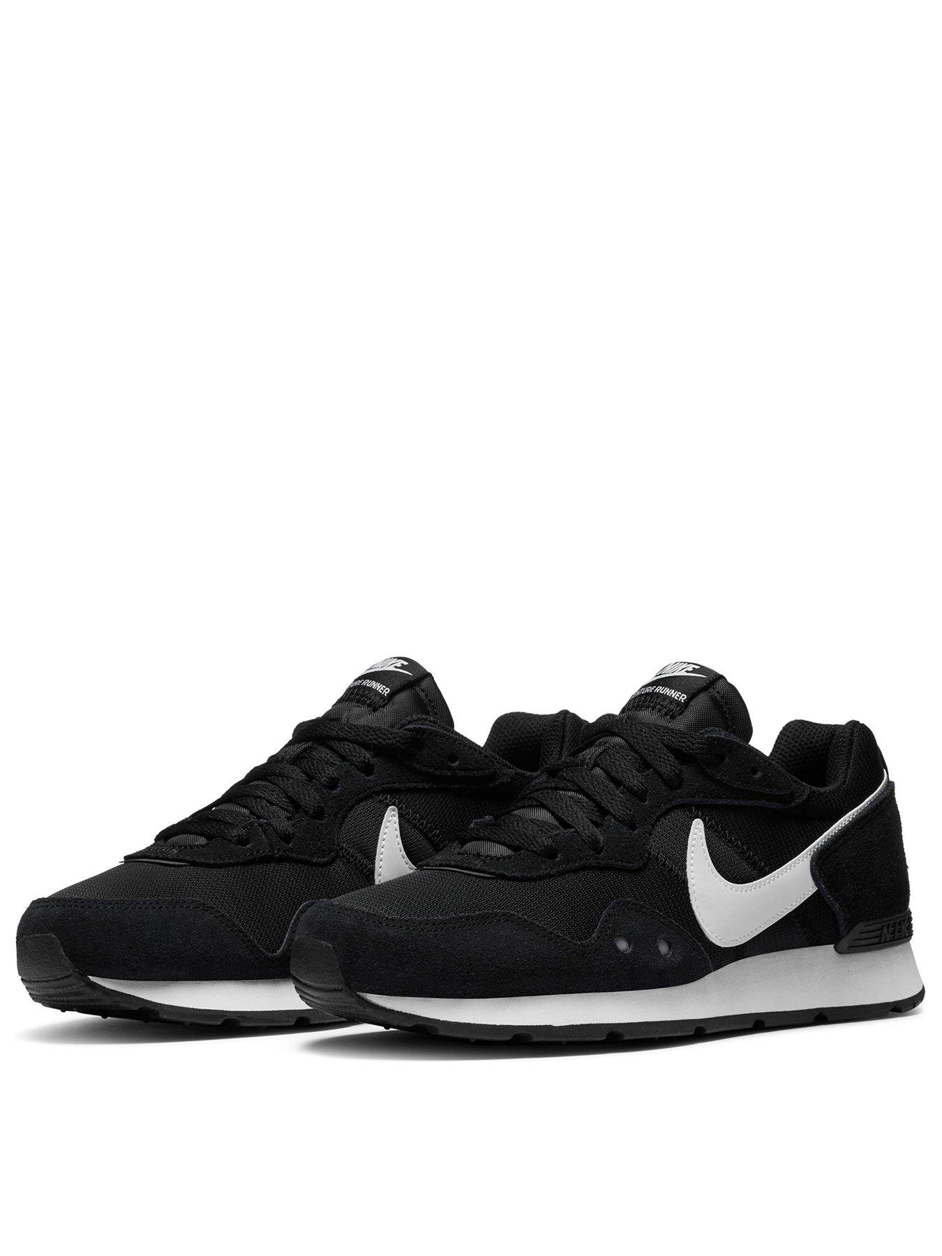 nike venture runner black